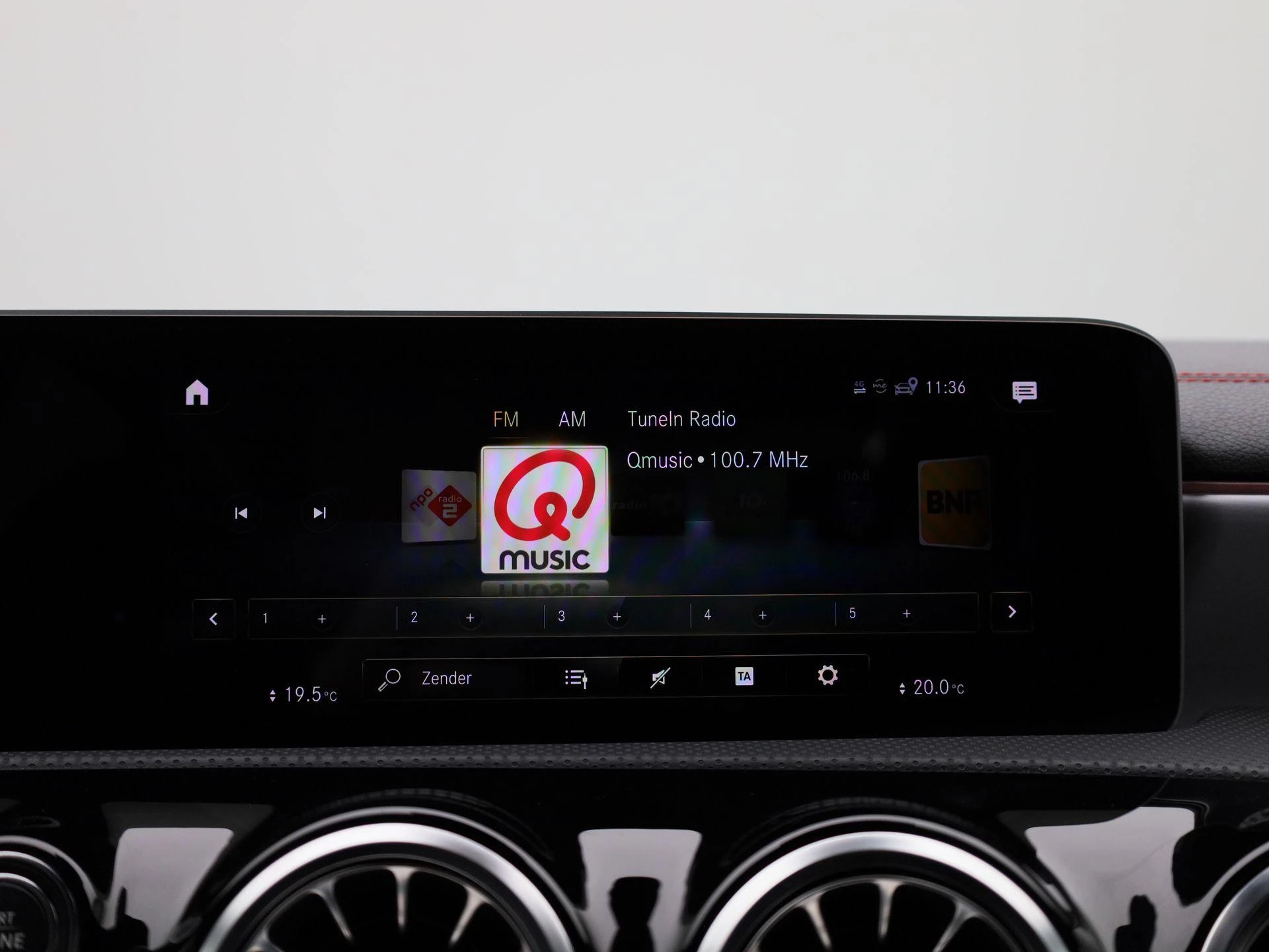 Mercedes-Benz-CLA-image-19