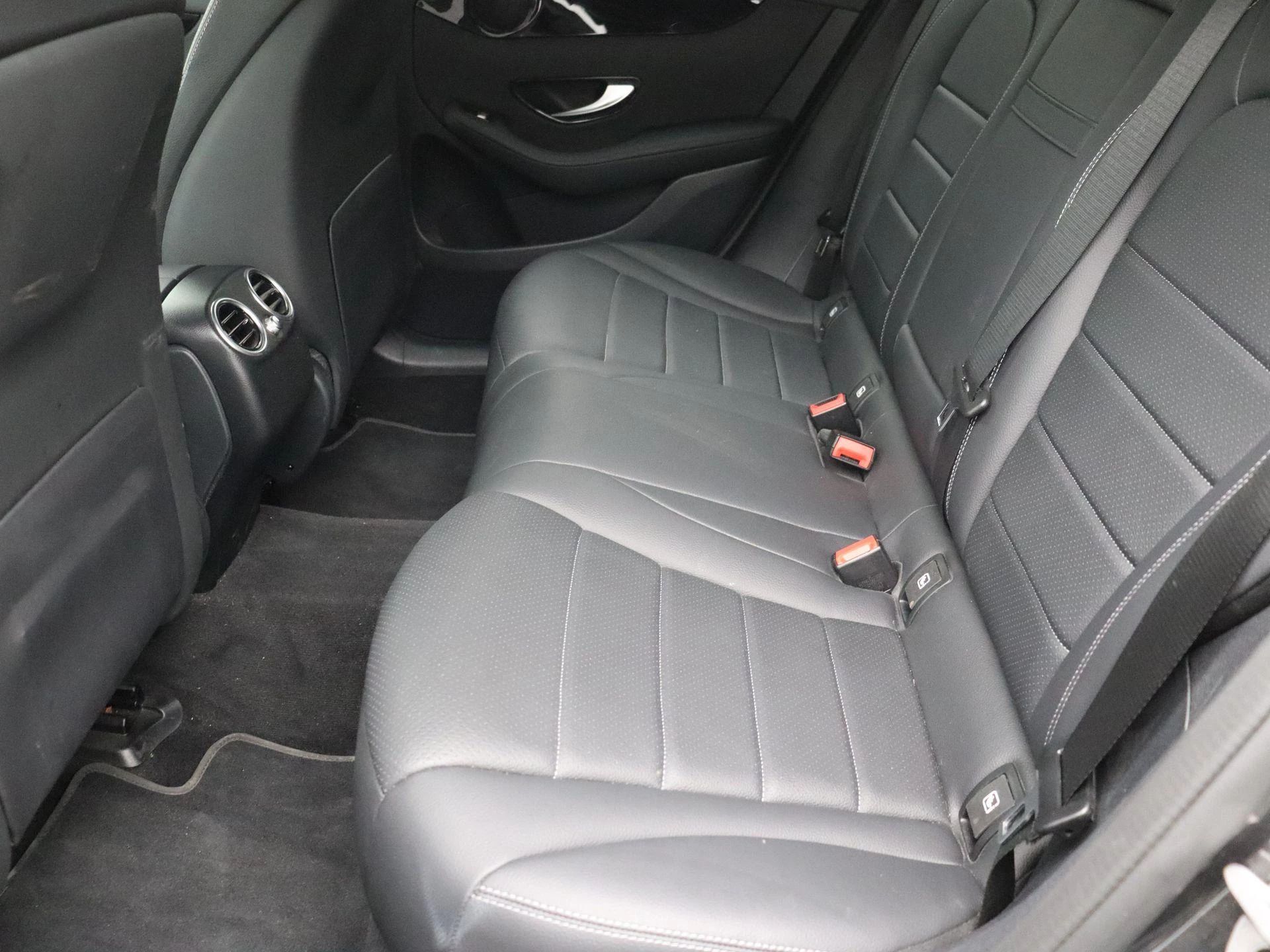 Mercedes-Benz GLC 300 de 4M Business Solution Coupé + LEDER + CARPLAY +