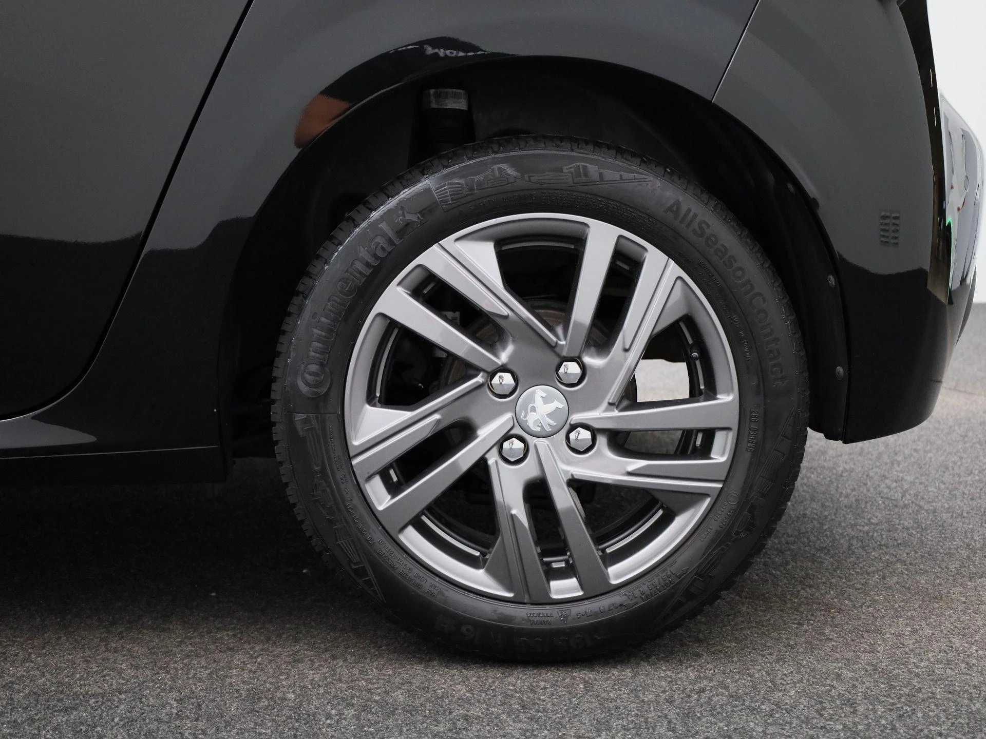 Peugeot-208-image-12