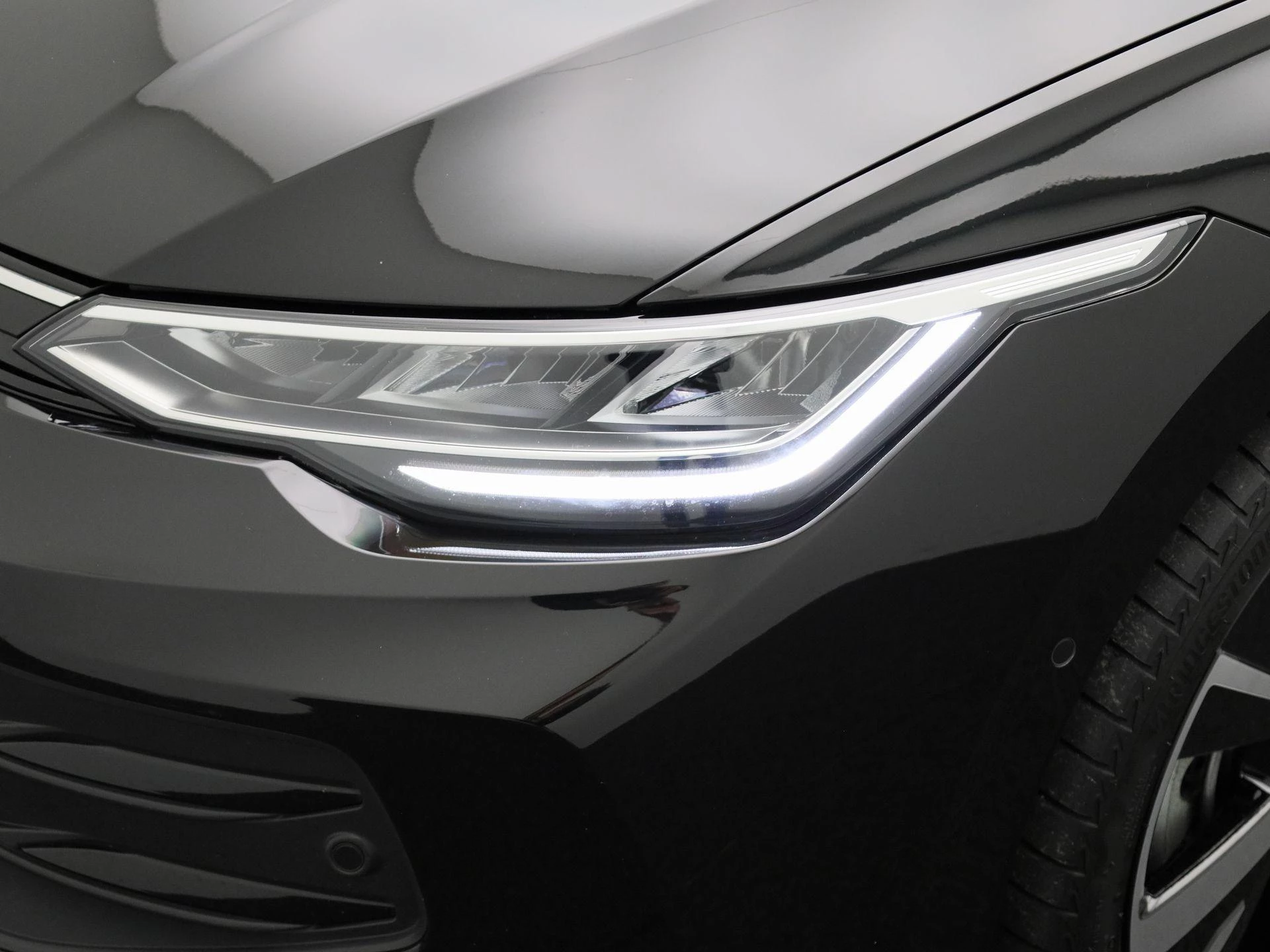 Volkswagen-Golf-image-14