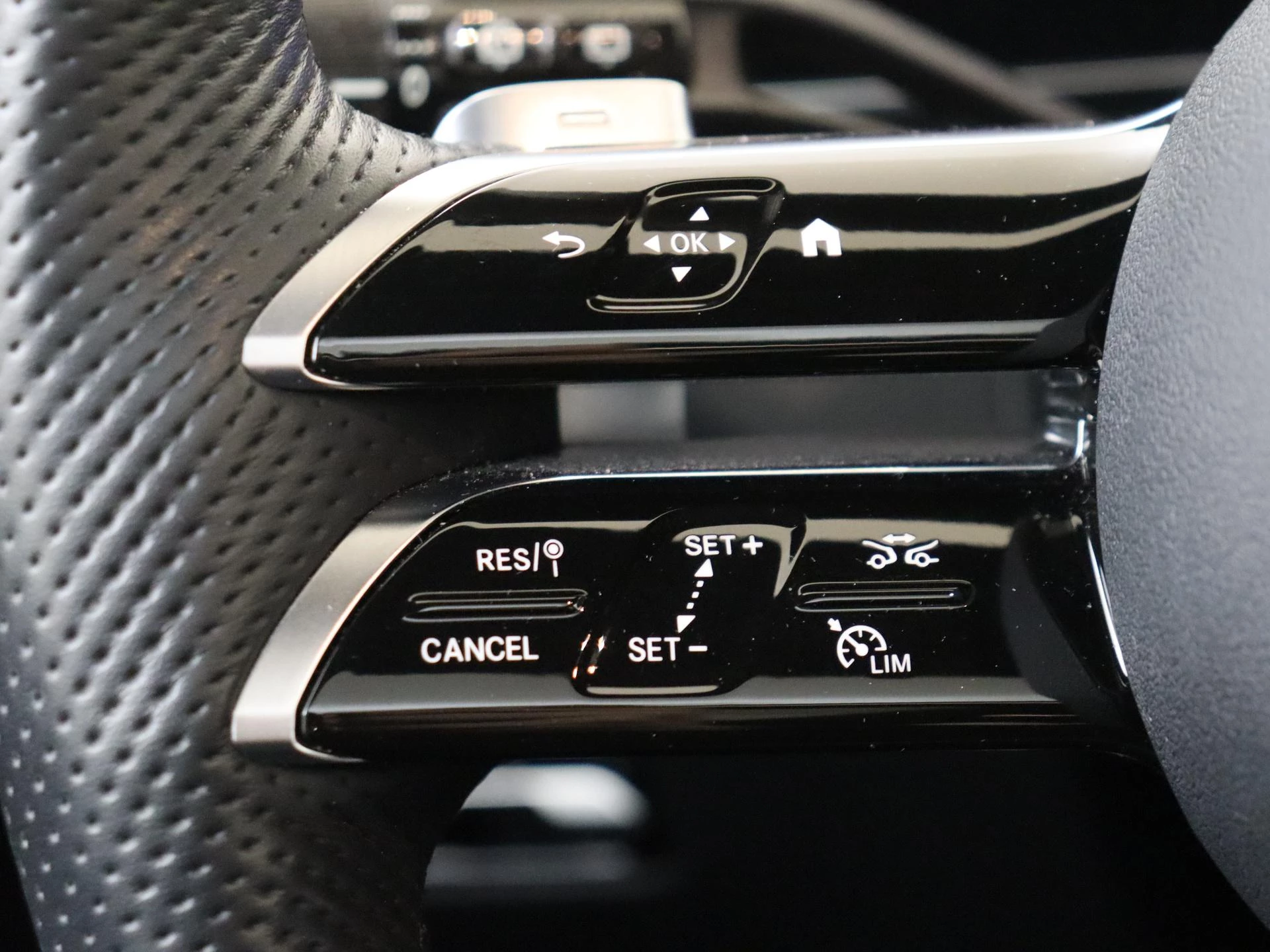 Mercedes-Benz-GLC-image-15