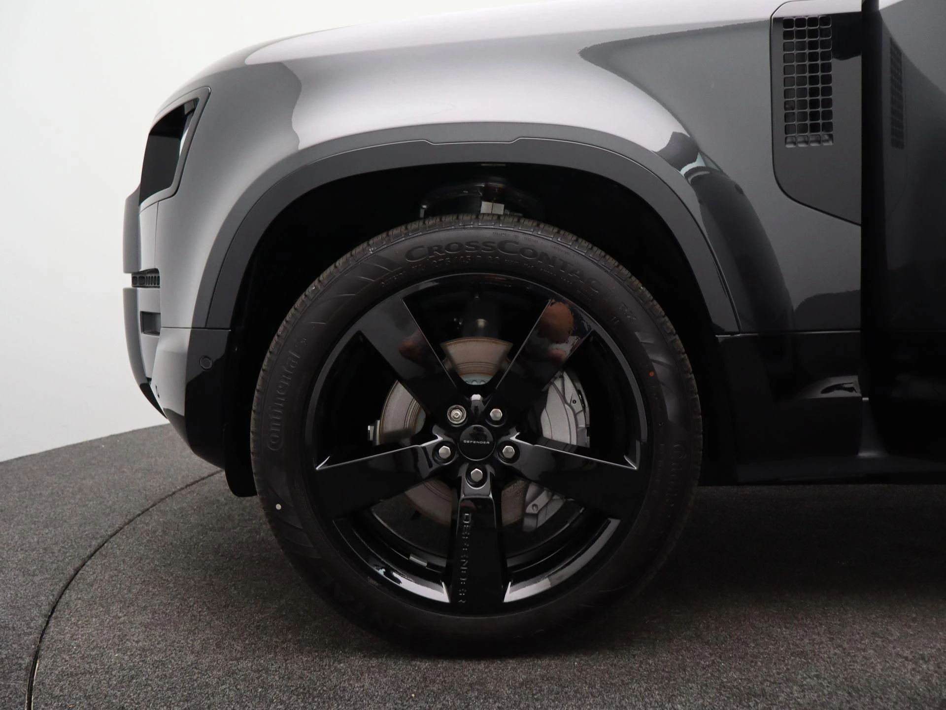 Land Rover-Defender-image-14
