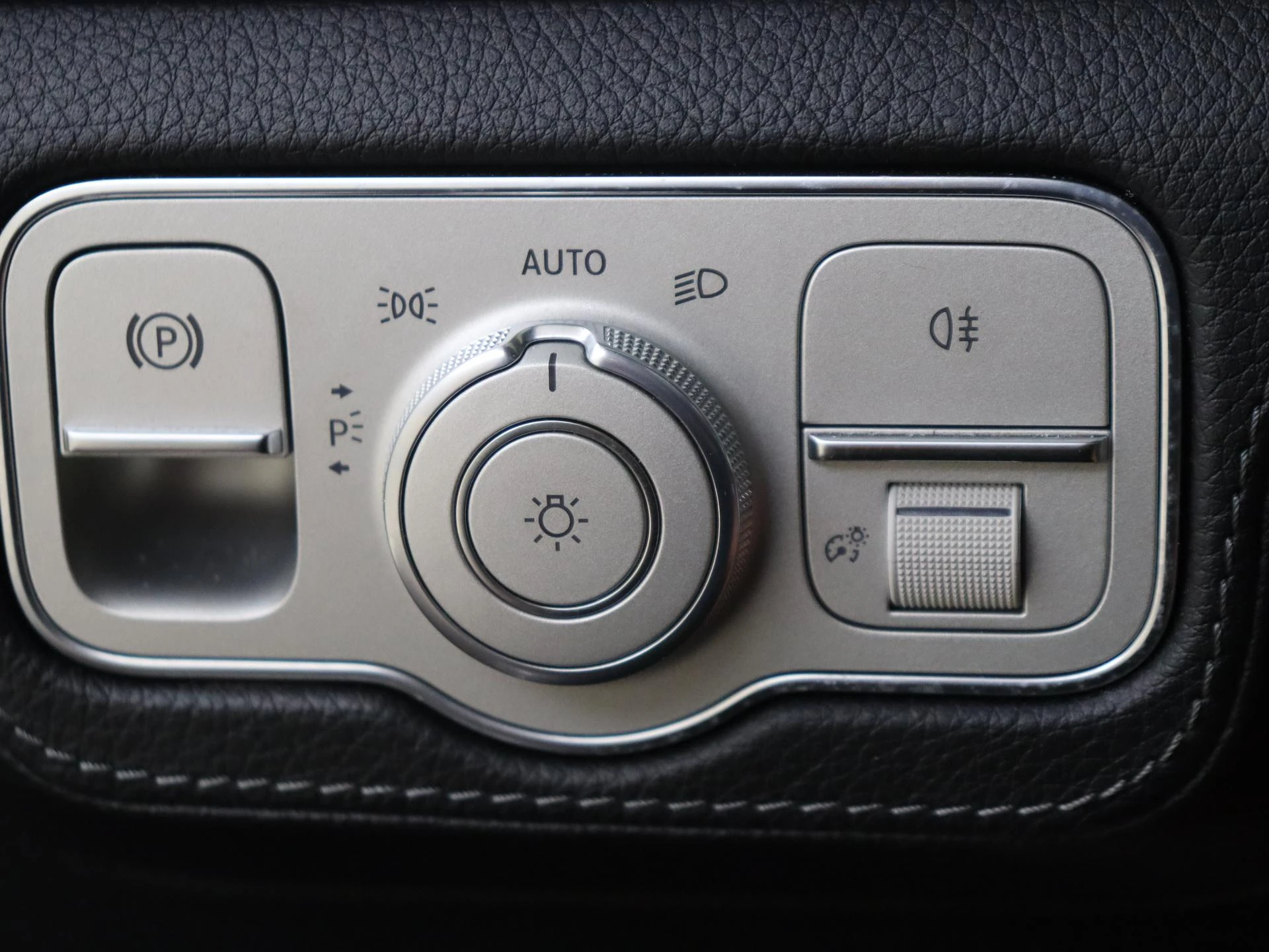 Mercedes-Benz-GLE-image-23