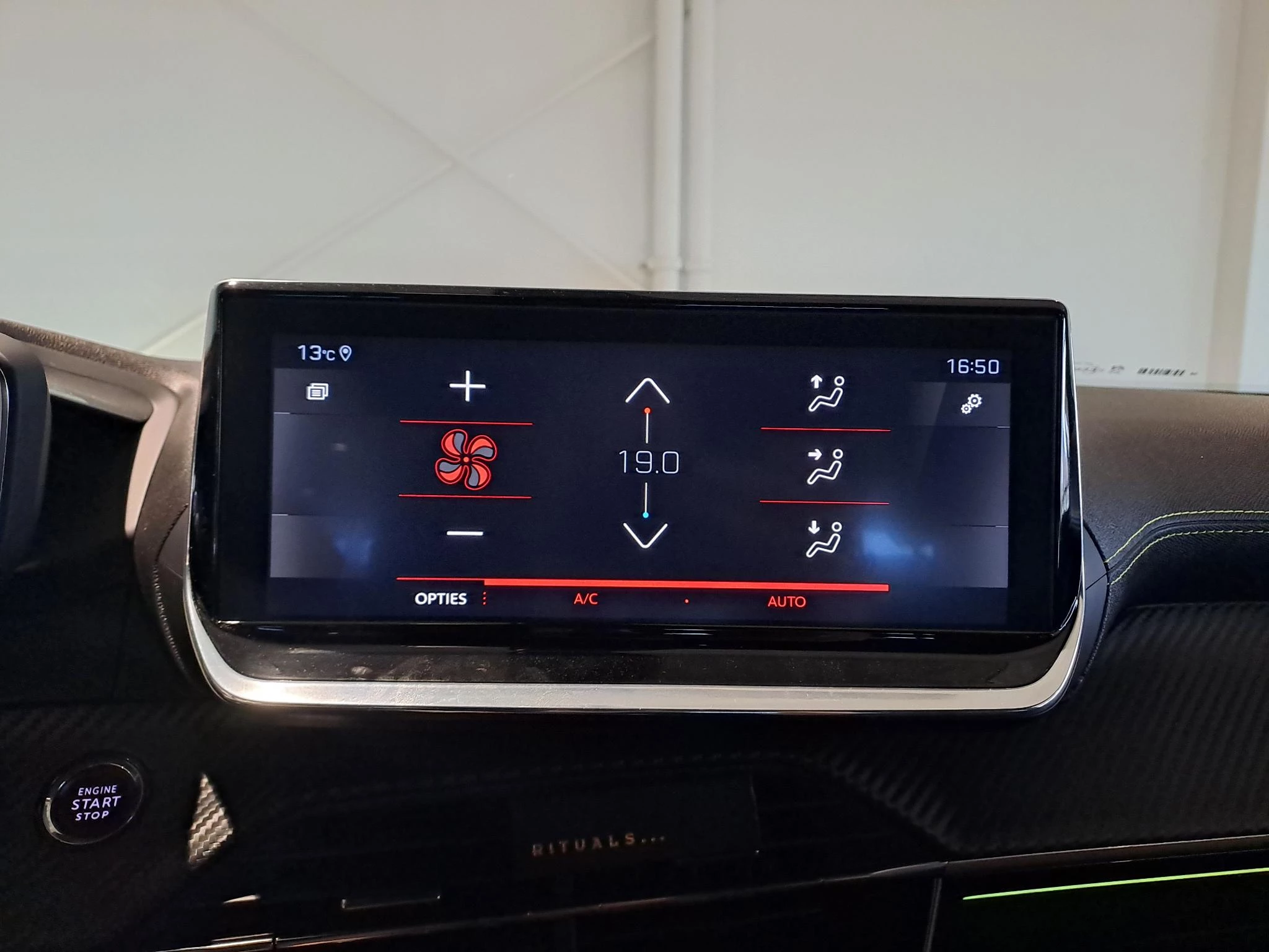 Peugeot-2008-image-23