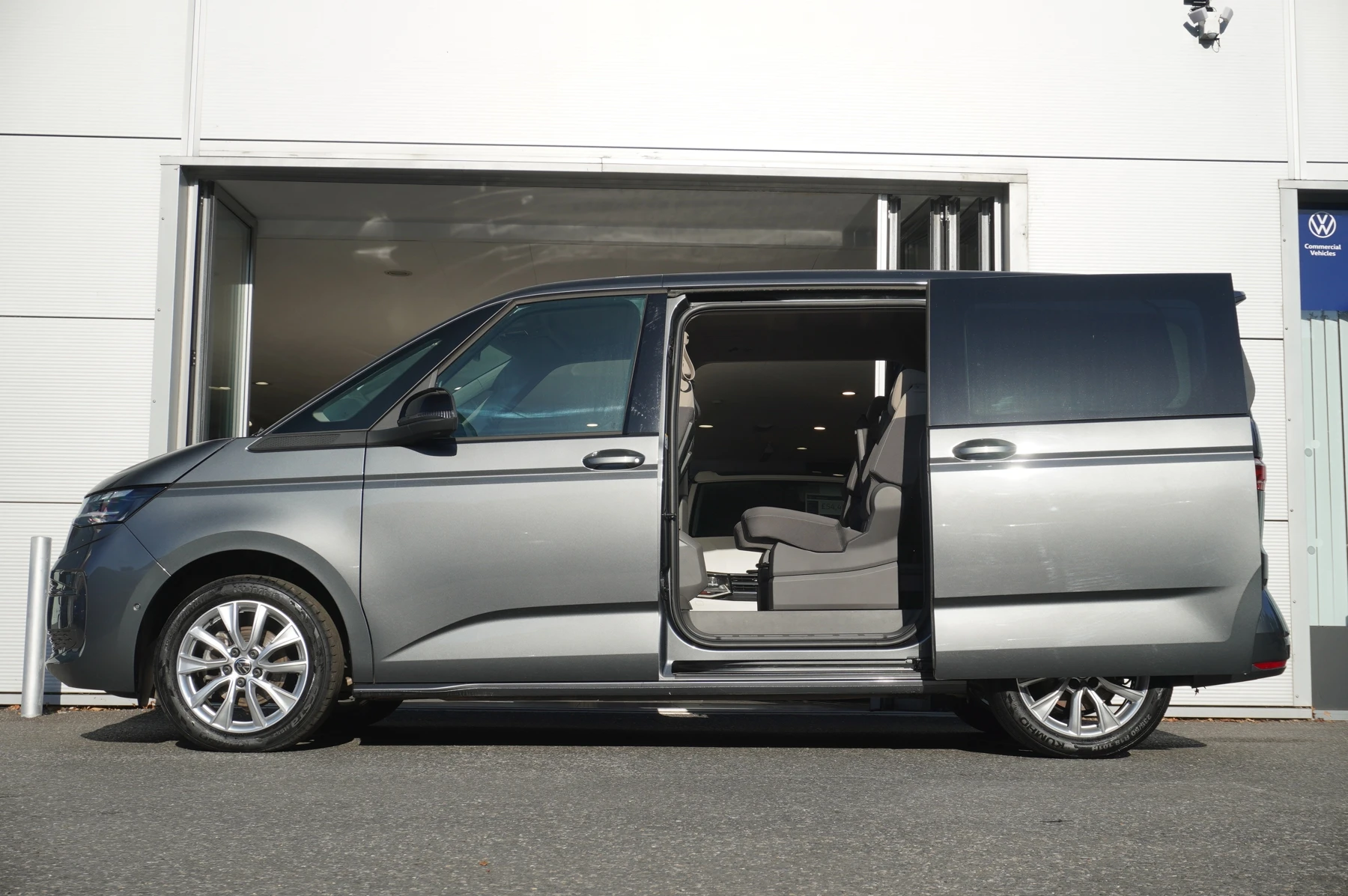 Volkswagen-Multivan-image-22