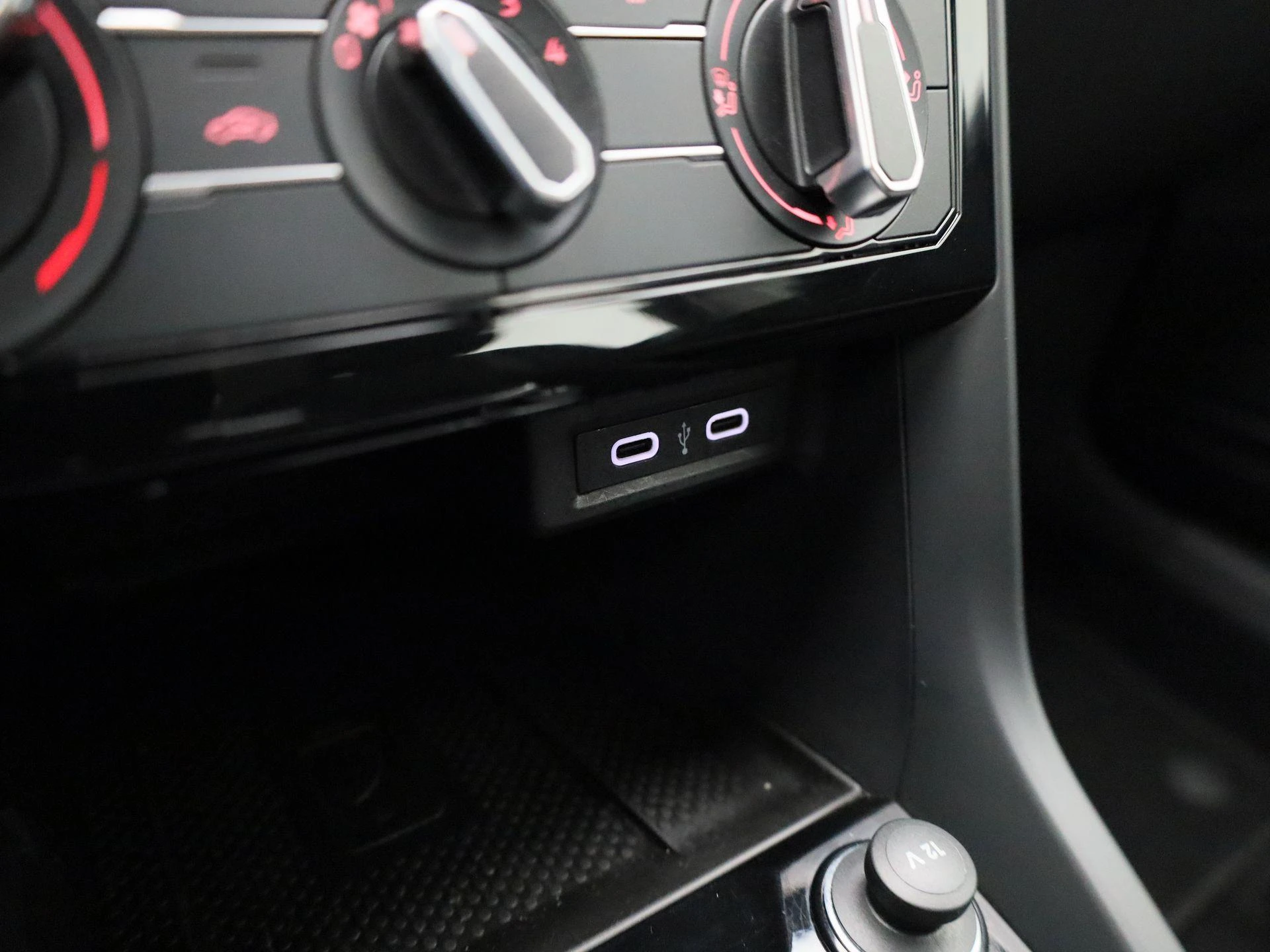 Volkswagen-T-Cross-image-24