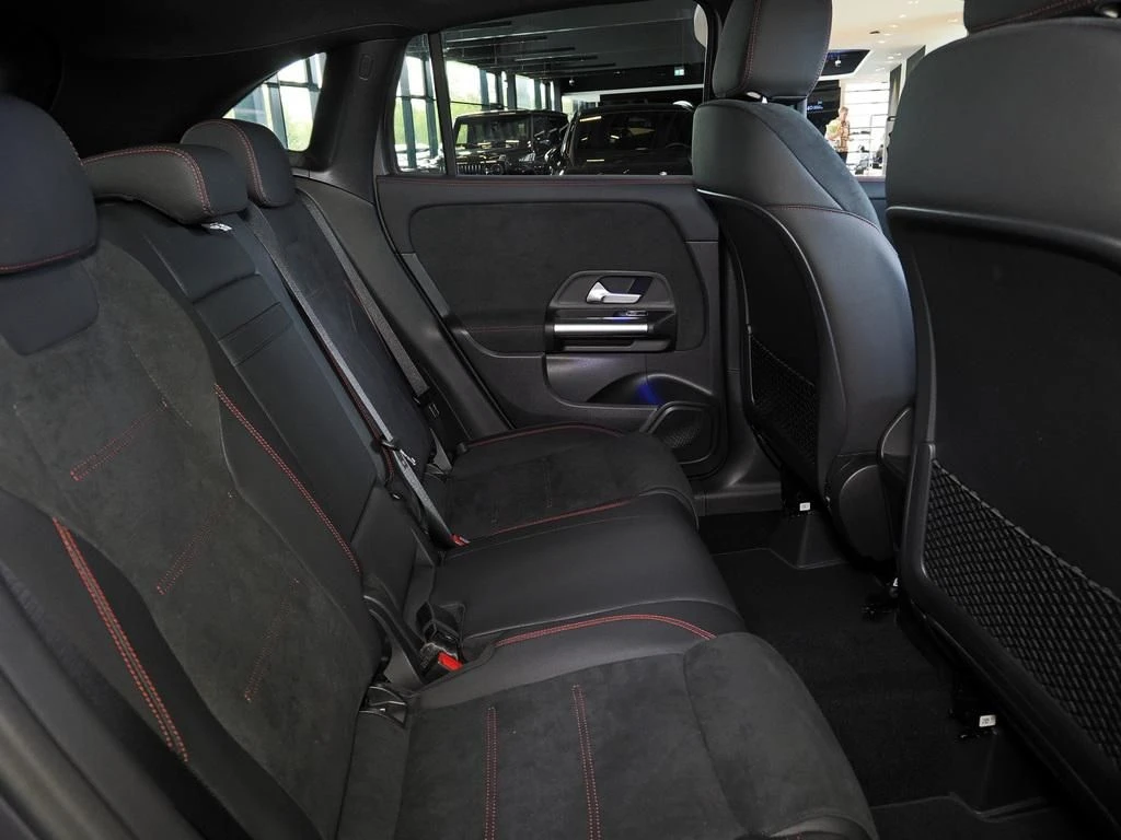 Mercedes-Benz-GLA 180-image-13