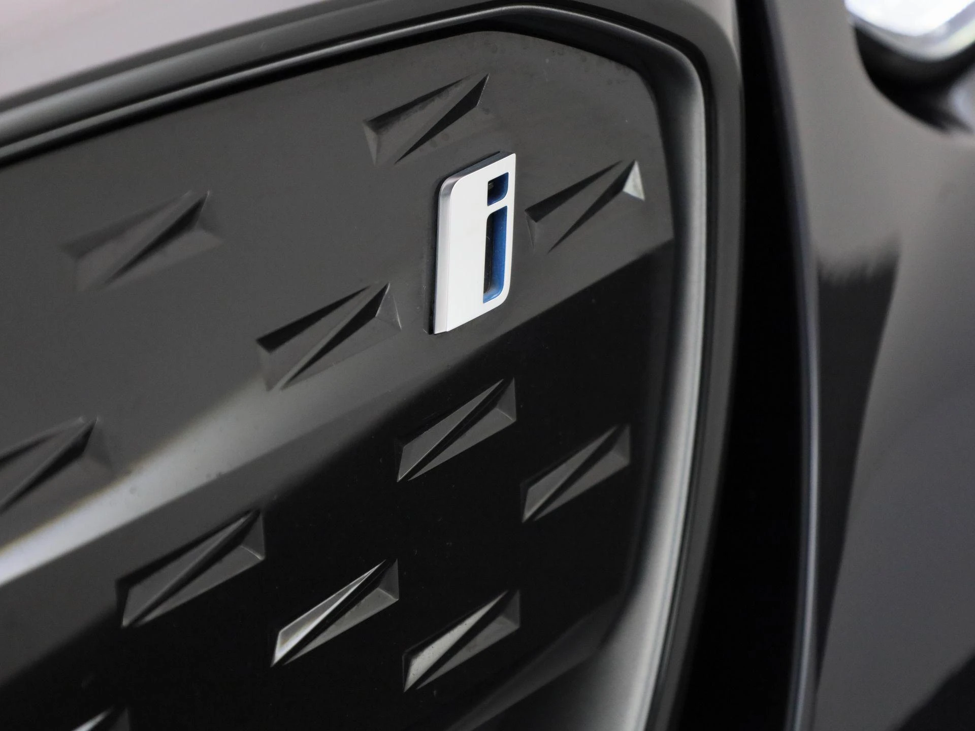 BMW-iX3-image-40