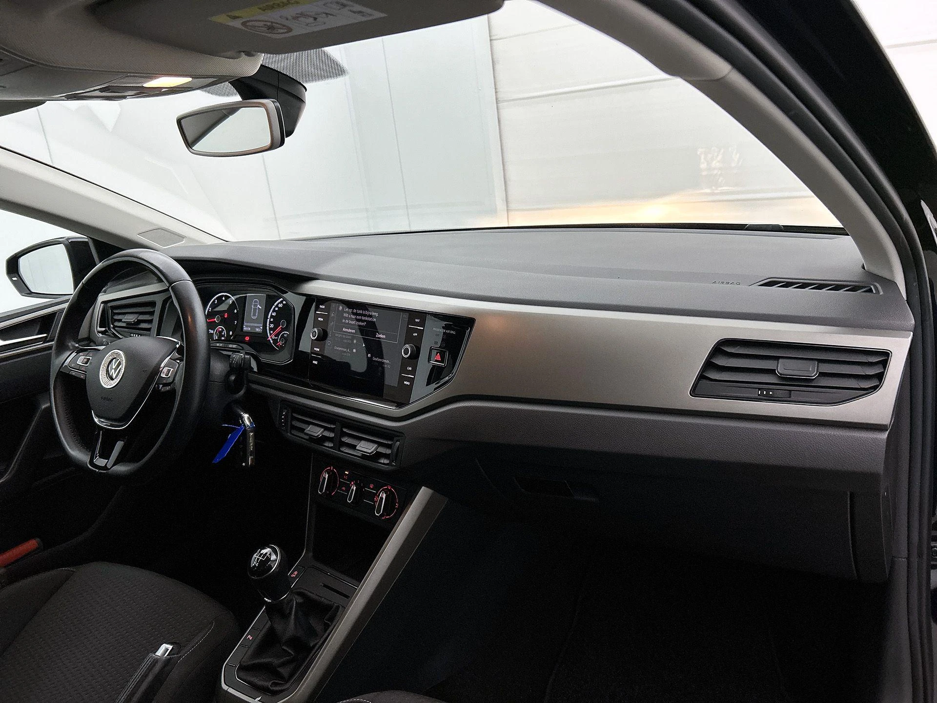 Volkswagen-Polo-image-18