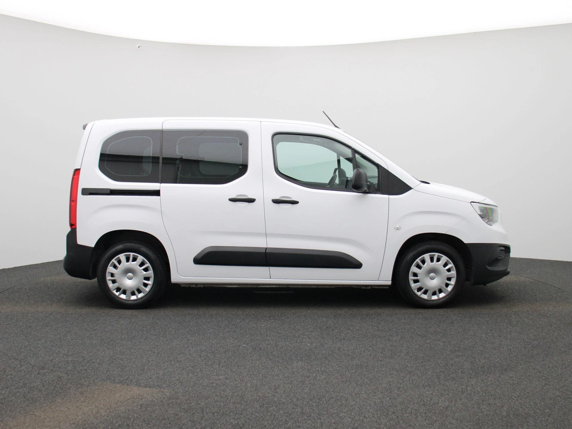 Opel-Combo Life-image-6