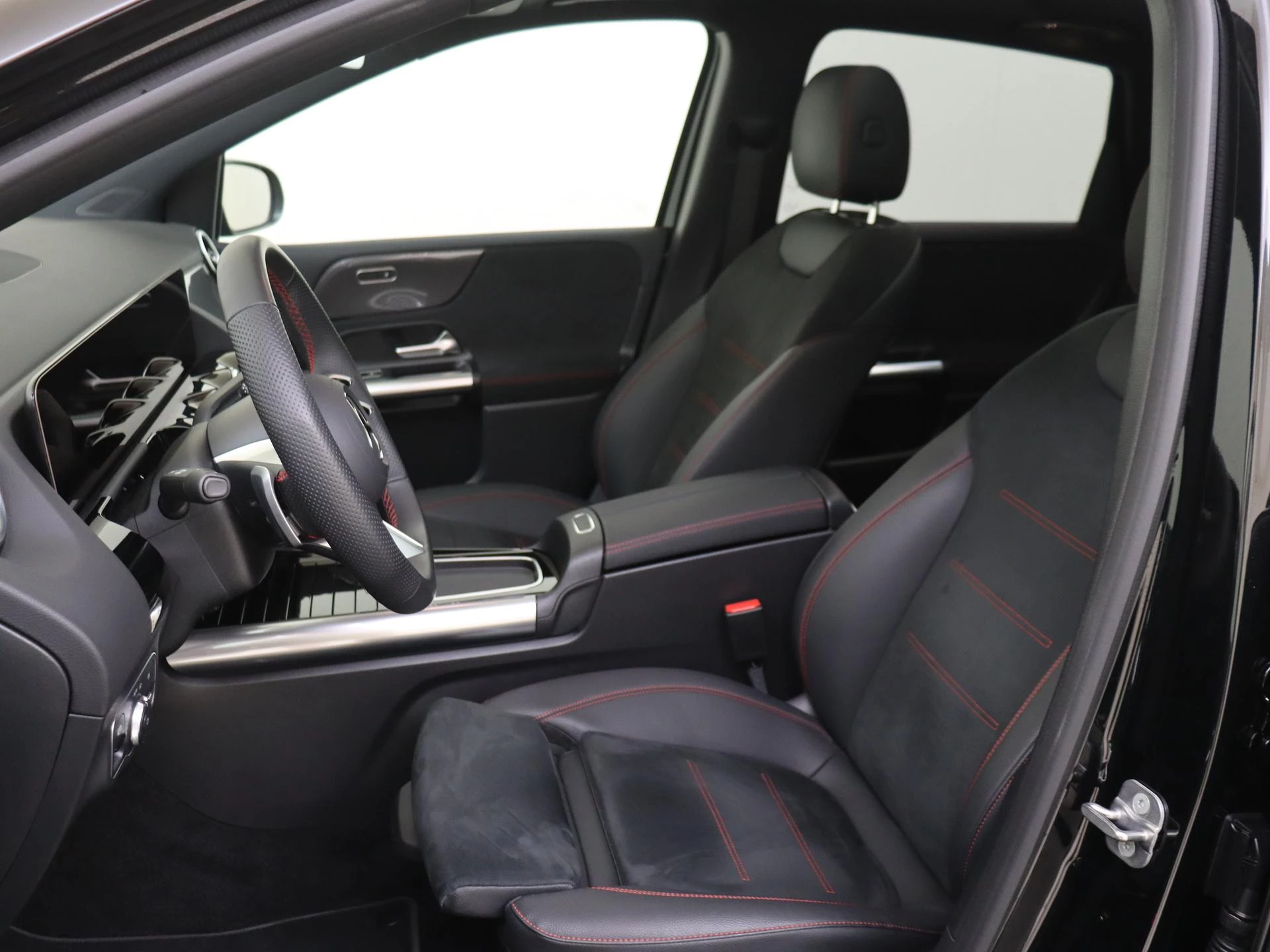 Mercedes-Benz-B-Klasse-image-10