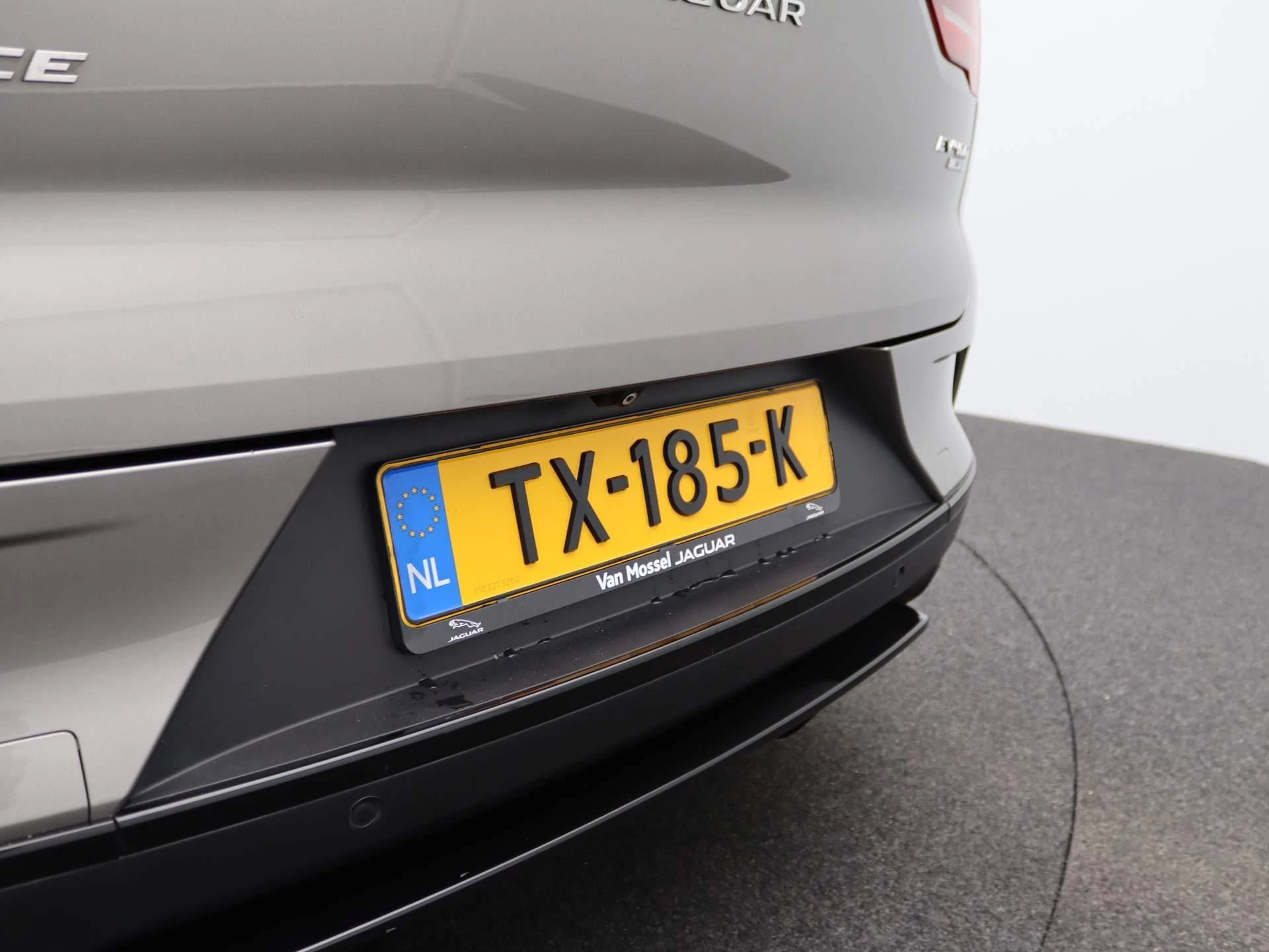 Jaguar-I-PACE-image-39