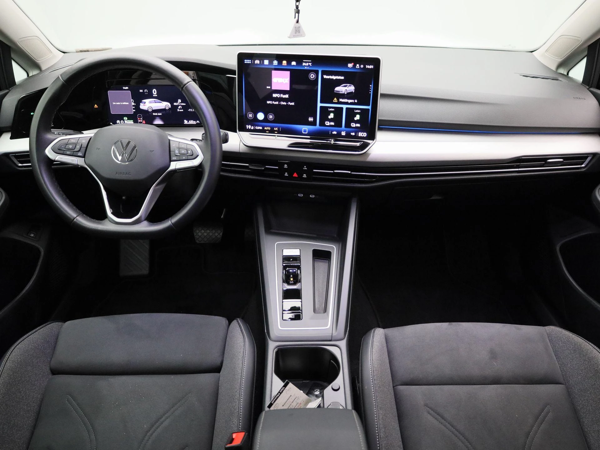 Volkswagen-Golf-image-8