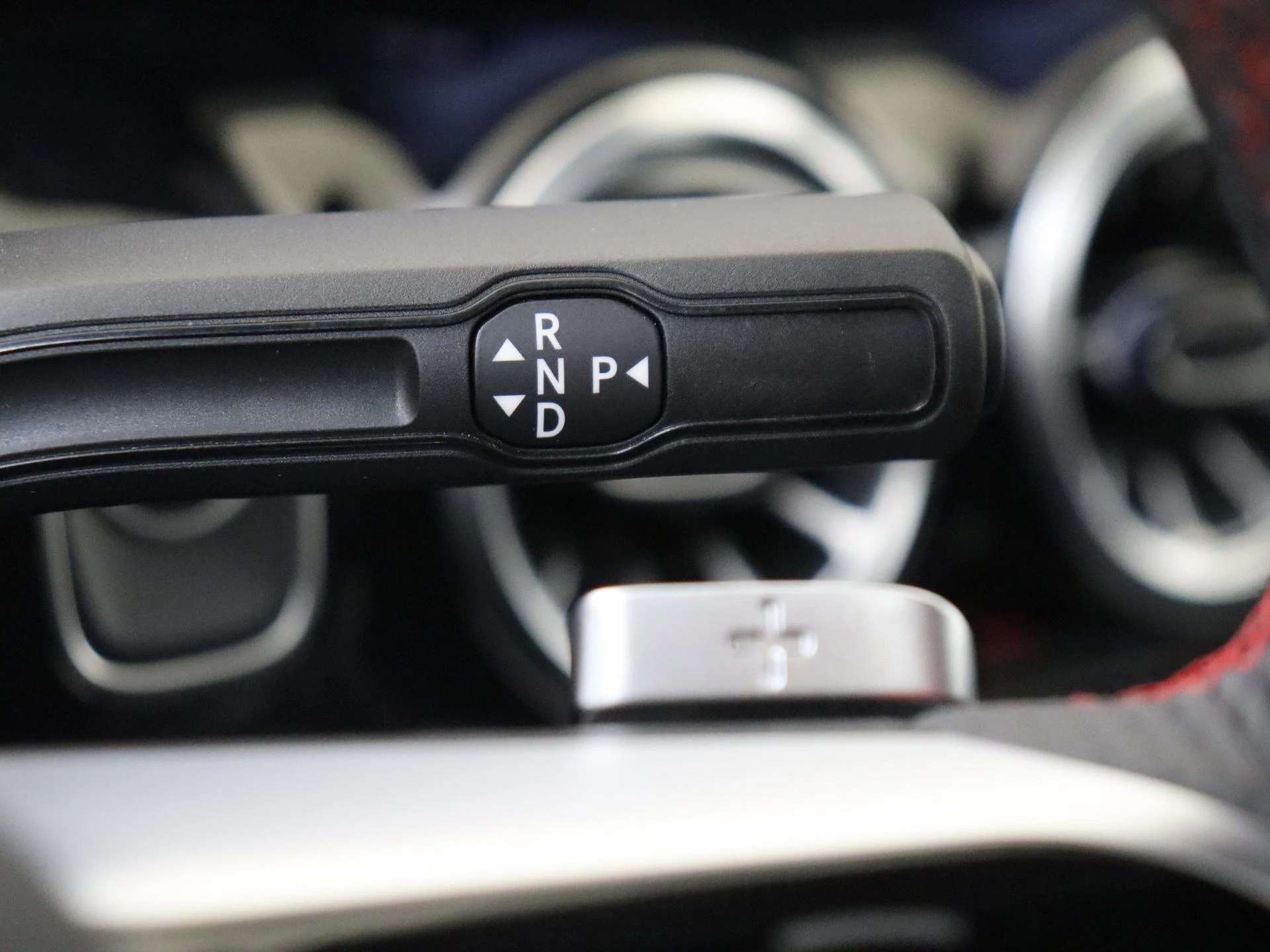 Mercedes-Benz-GLA-image-14