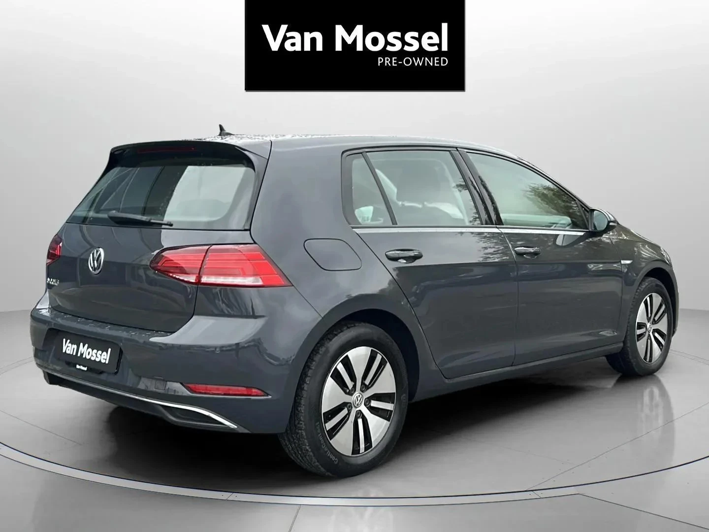 Volkswagen-e-Golf-image-4