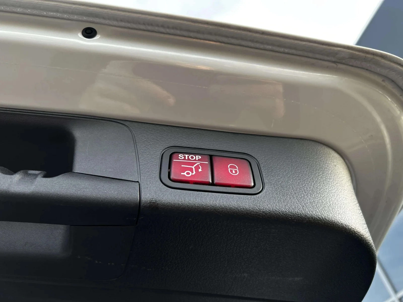 Mercedes-Benz-EQB-image-22