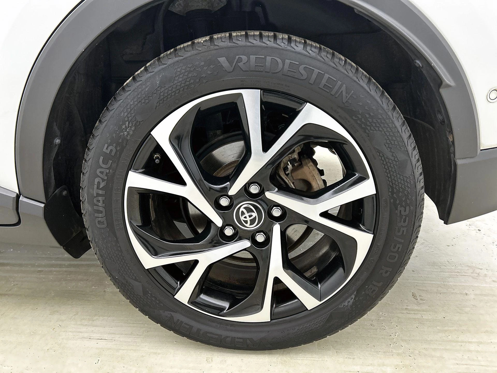 Toyota-C-HR-image-32