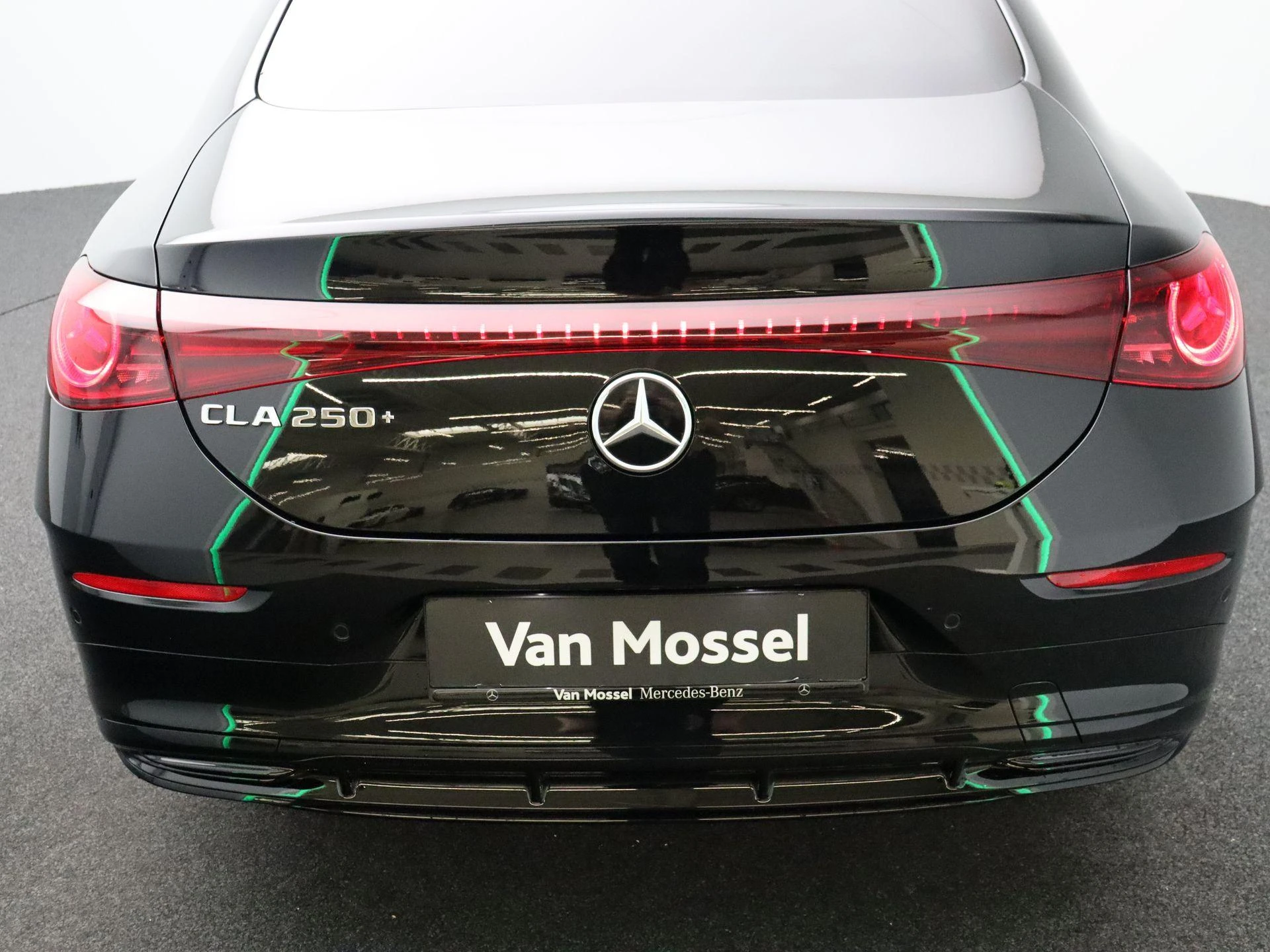 Mercedes-Benz-CLA-image-25