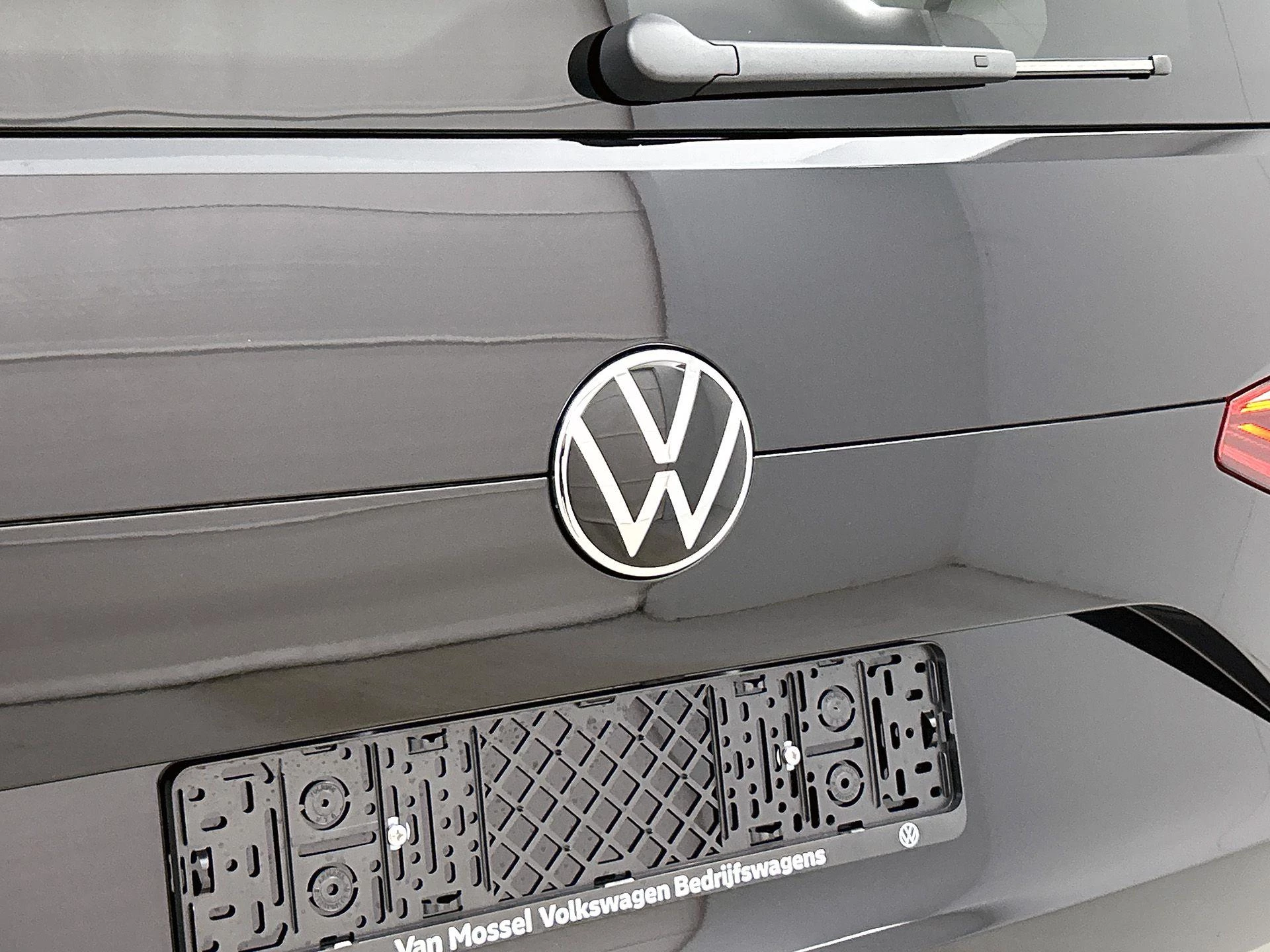 Volkswagen-Multivan-image-23