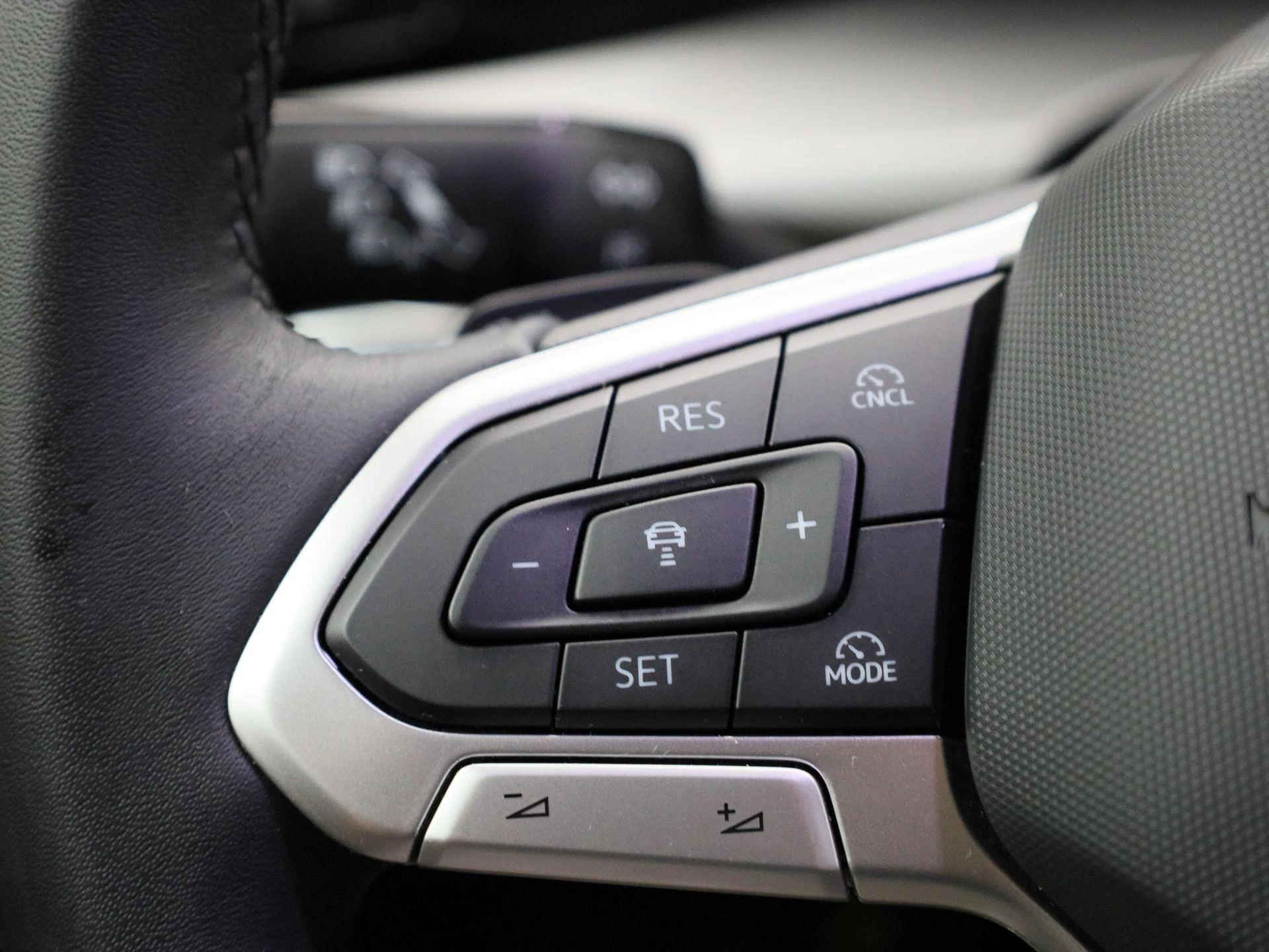 Volkswagen-Golf-image-16