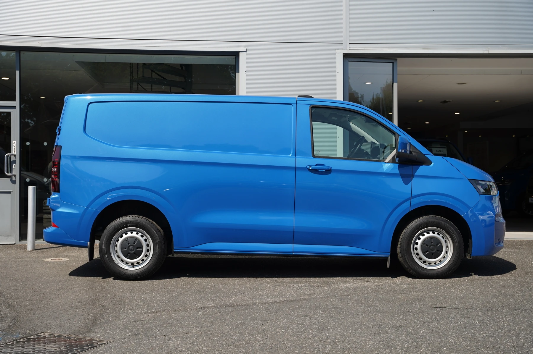 Volkswagen-Transporter-image-3