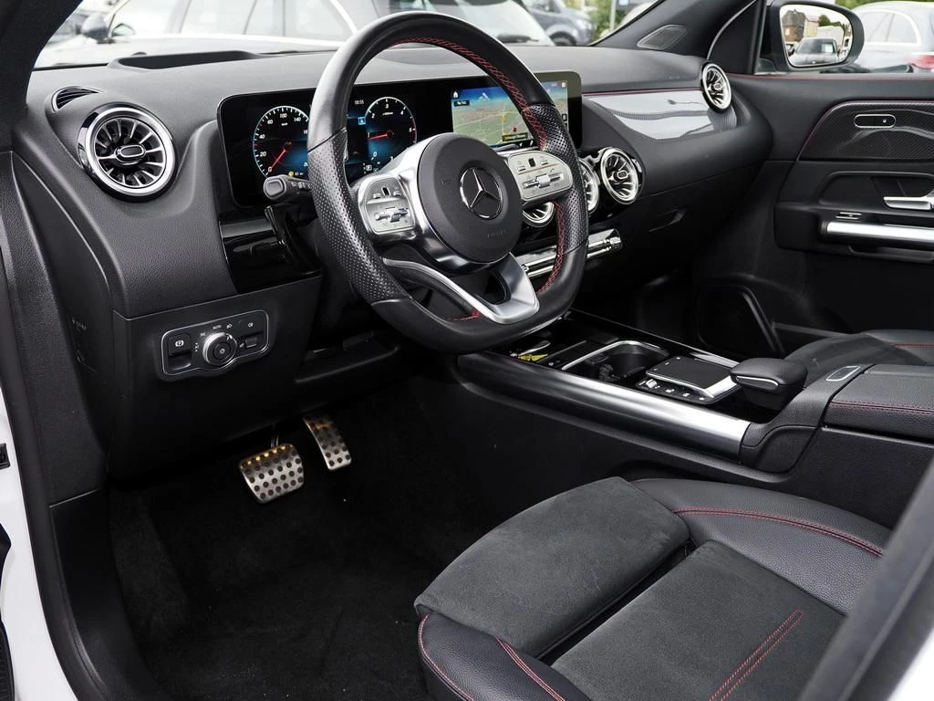 Mercedes-Benz-GLA 220 d-image-8