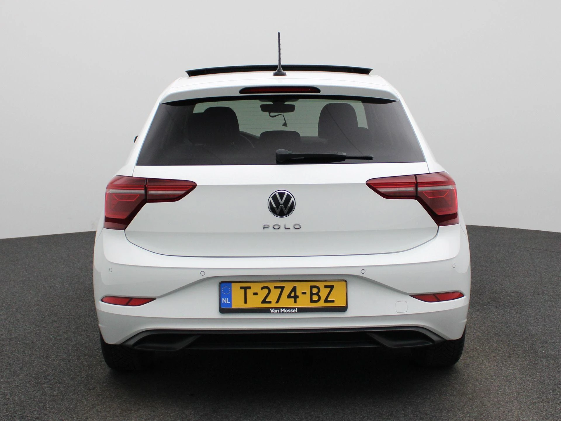 Volkswagen-Polo-image-4