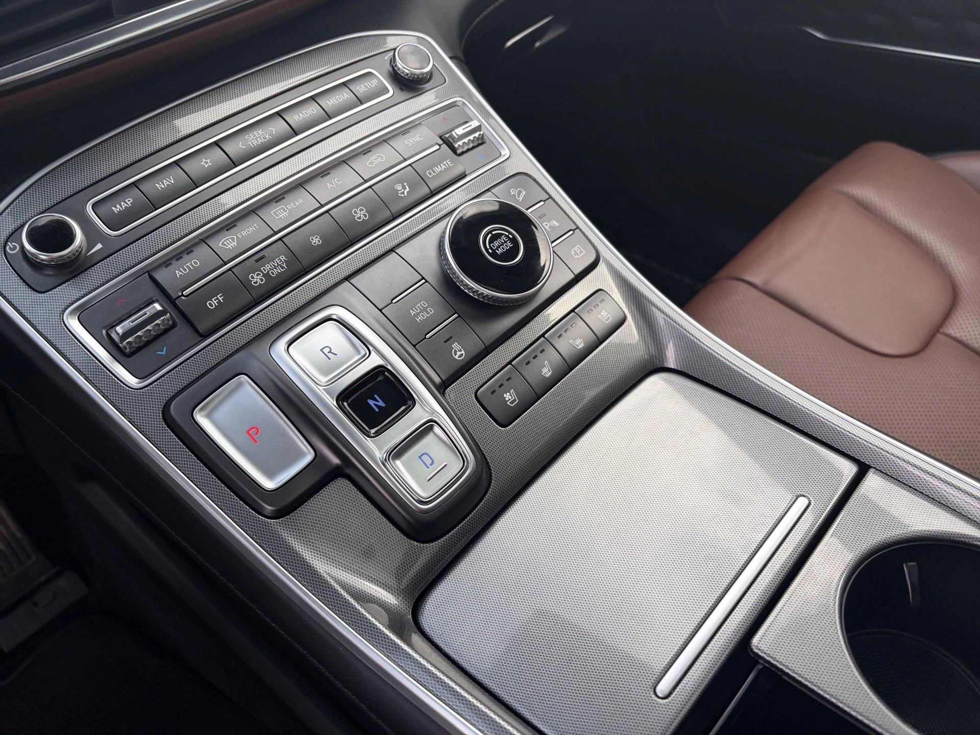 Hyundai-Santa Fe-image-11