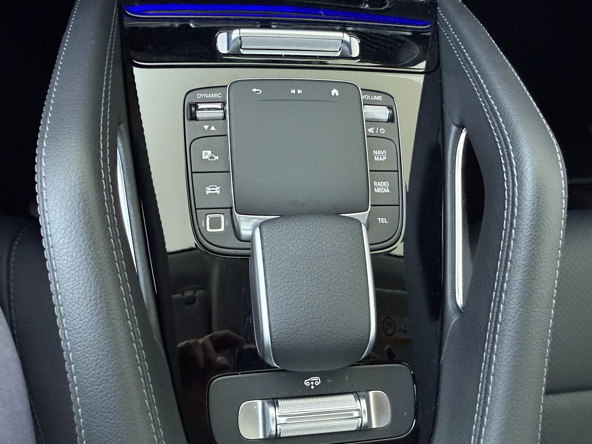 Mercedes-Benz-GLE-image-21