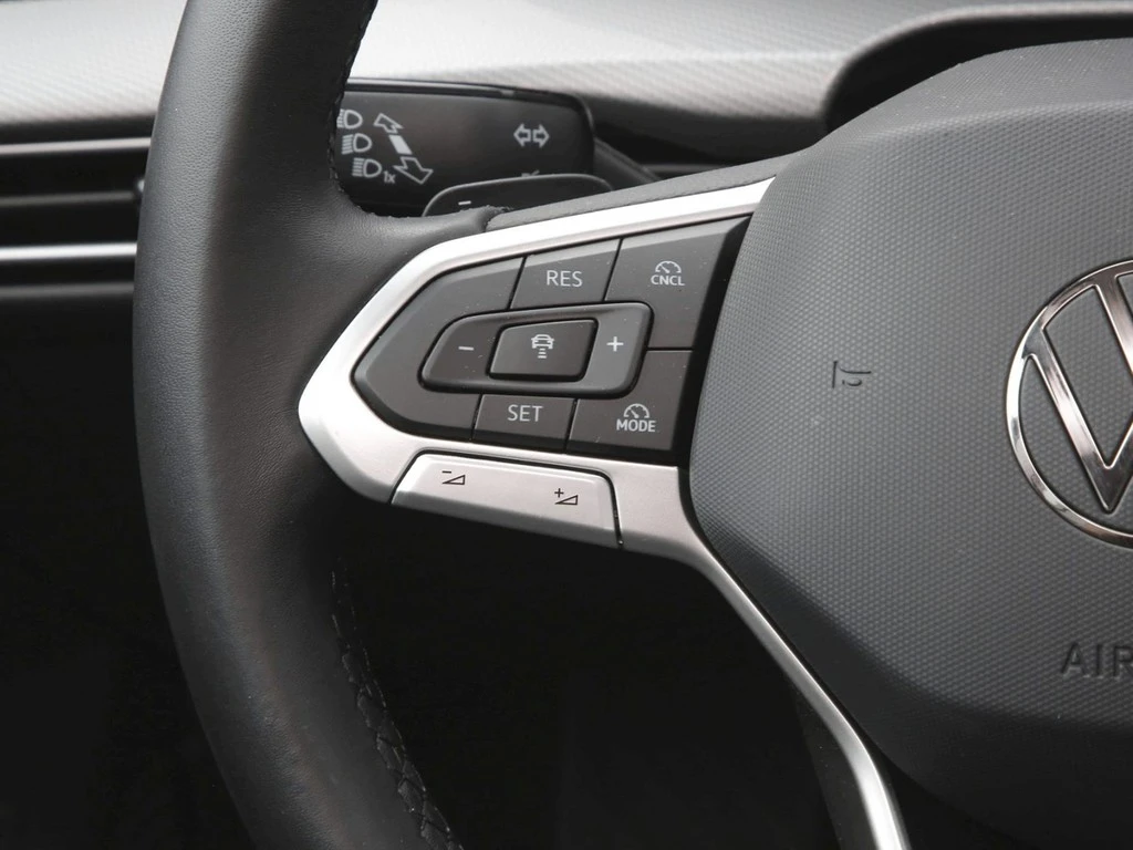 Volkswagen-Golf-image-16