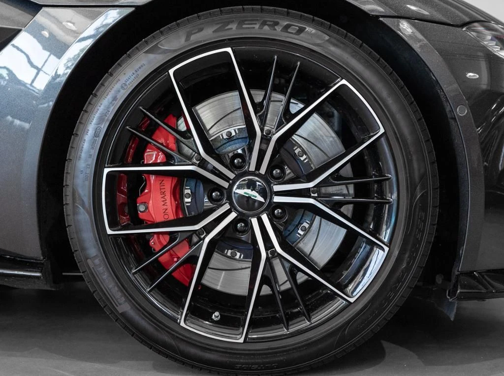 Aston Martin-V8 Vantage-image-4