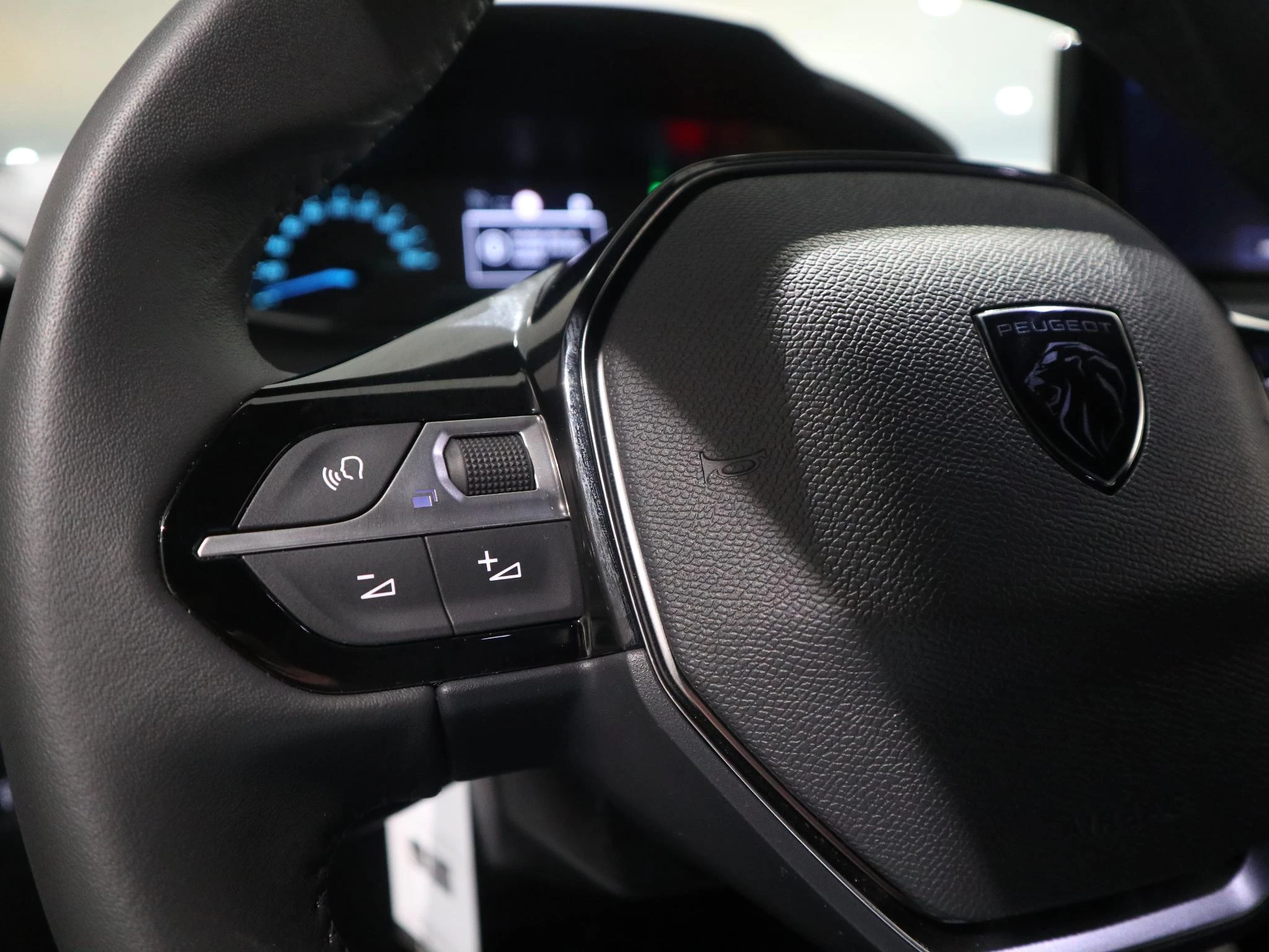 Peugeot-e-2008-image-13