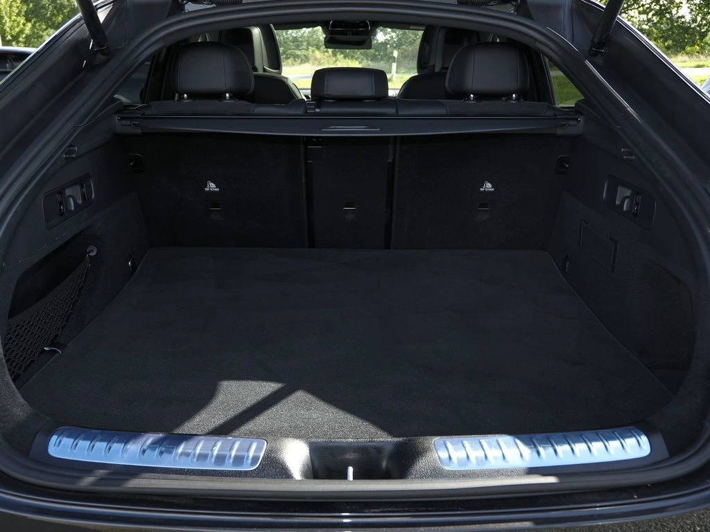 Mercedes-Benz-GLC 220 d-image-15