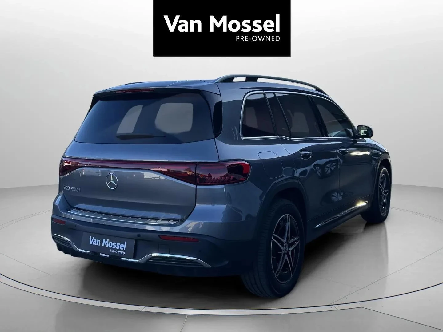 Mercedes-Benz-EQB-image-4