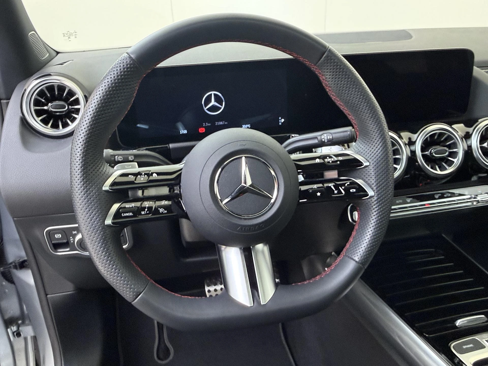 Mercedes-Benz B-Klasse 250 e Business Solution AMG