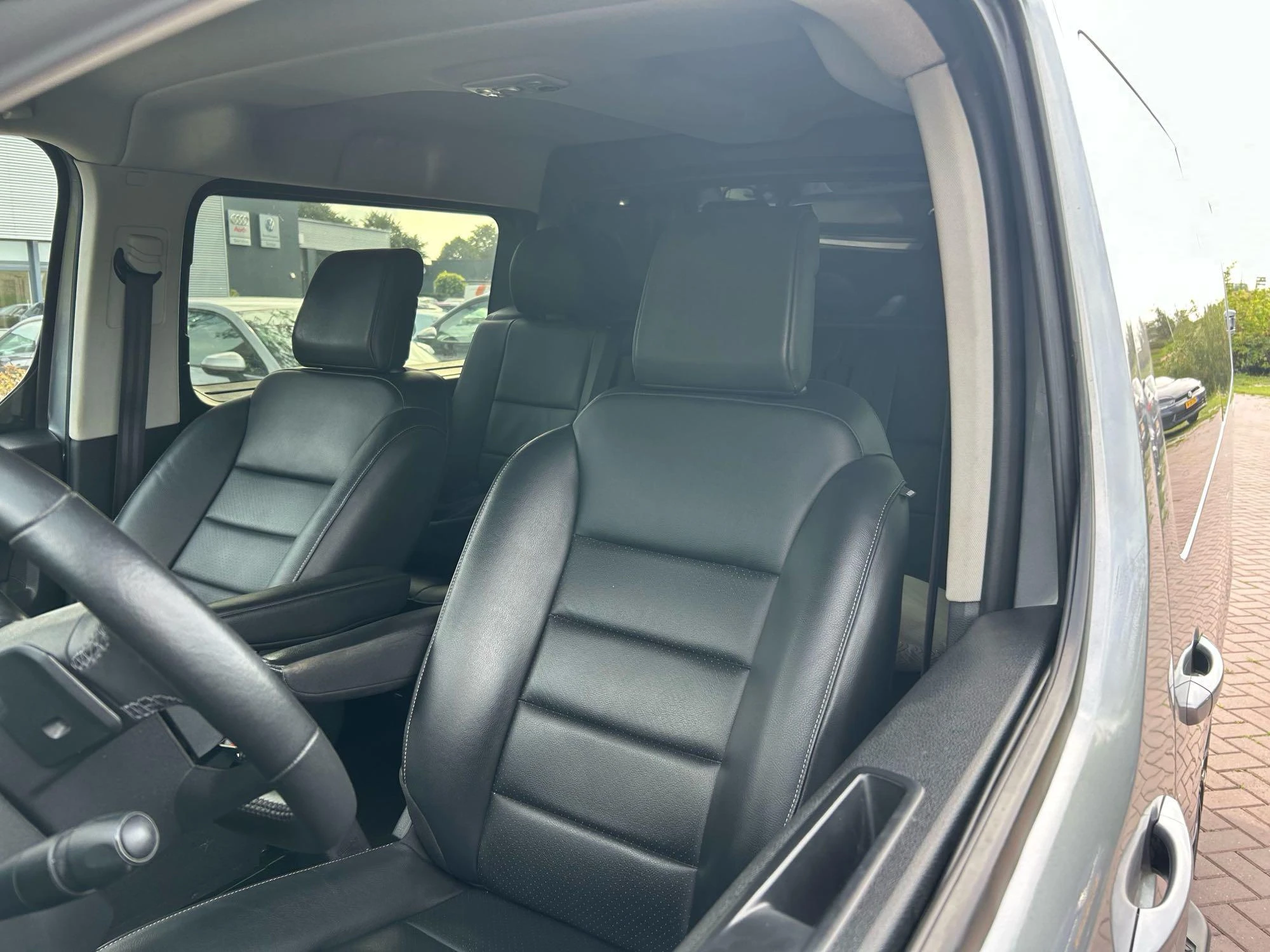 Opel-Vivaro-image-13