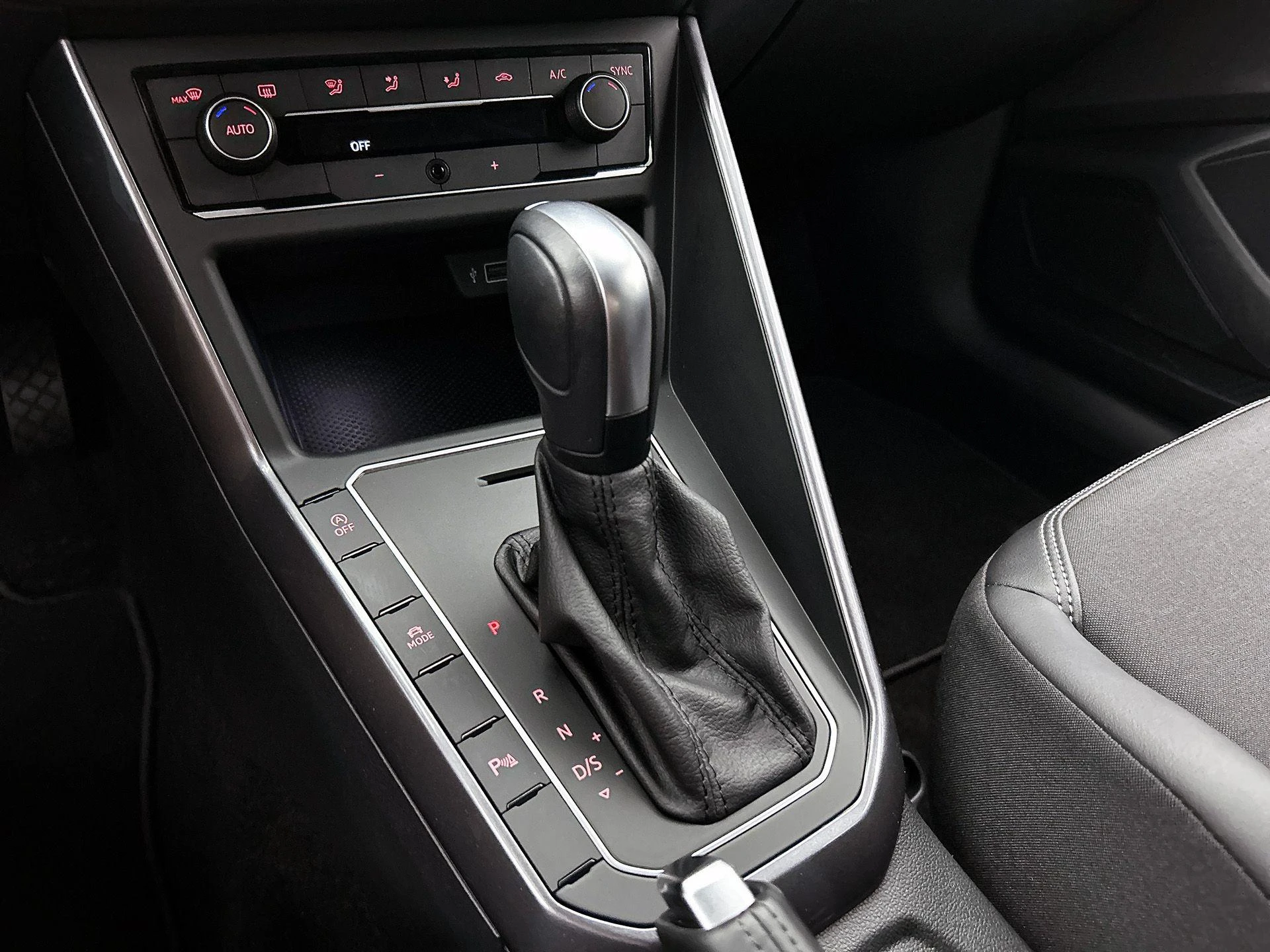 Volkswagen-Polo-image-23