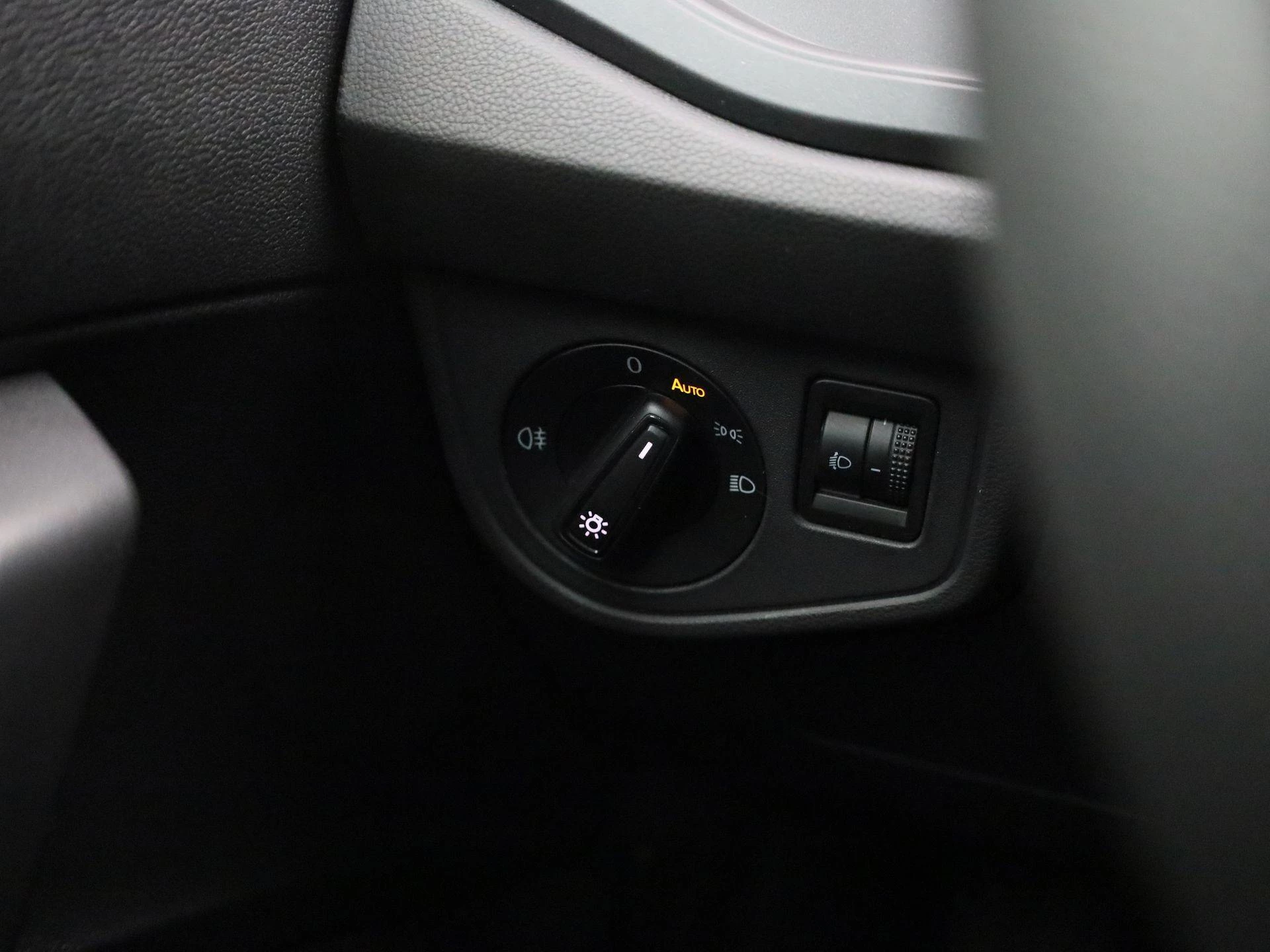 Volkswagen-Polo-image-18