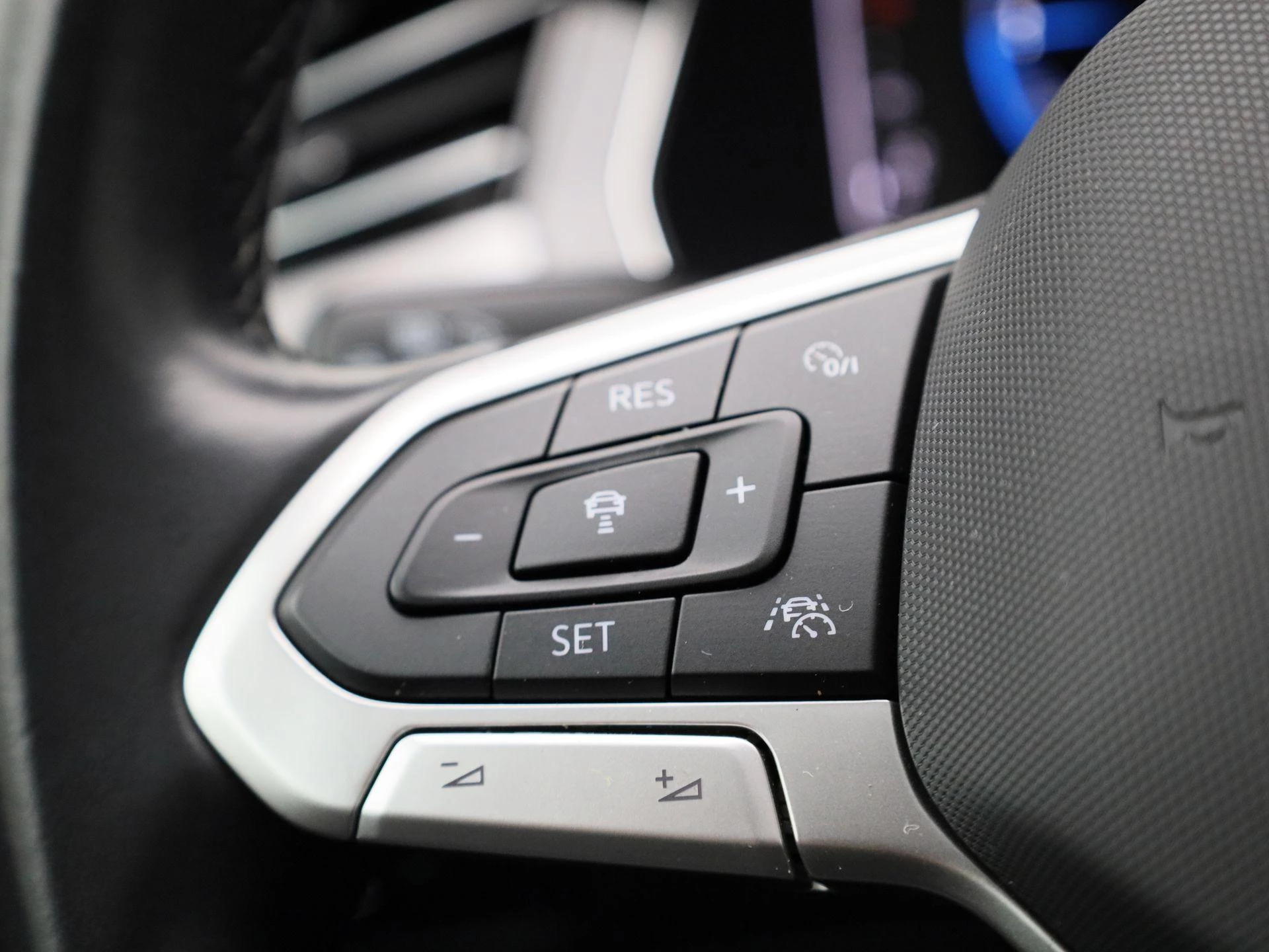 Volkswagen-Passat-image-21