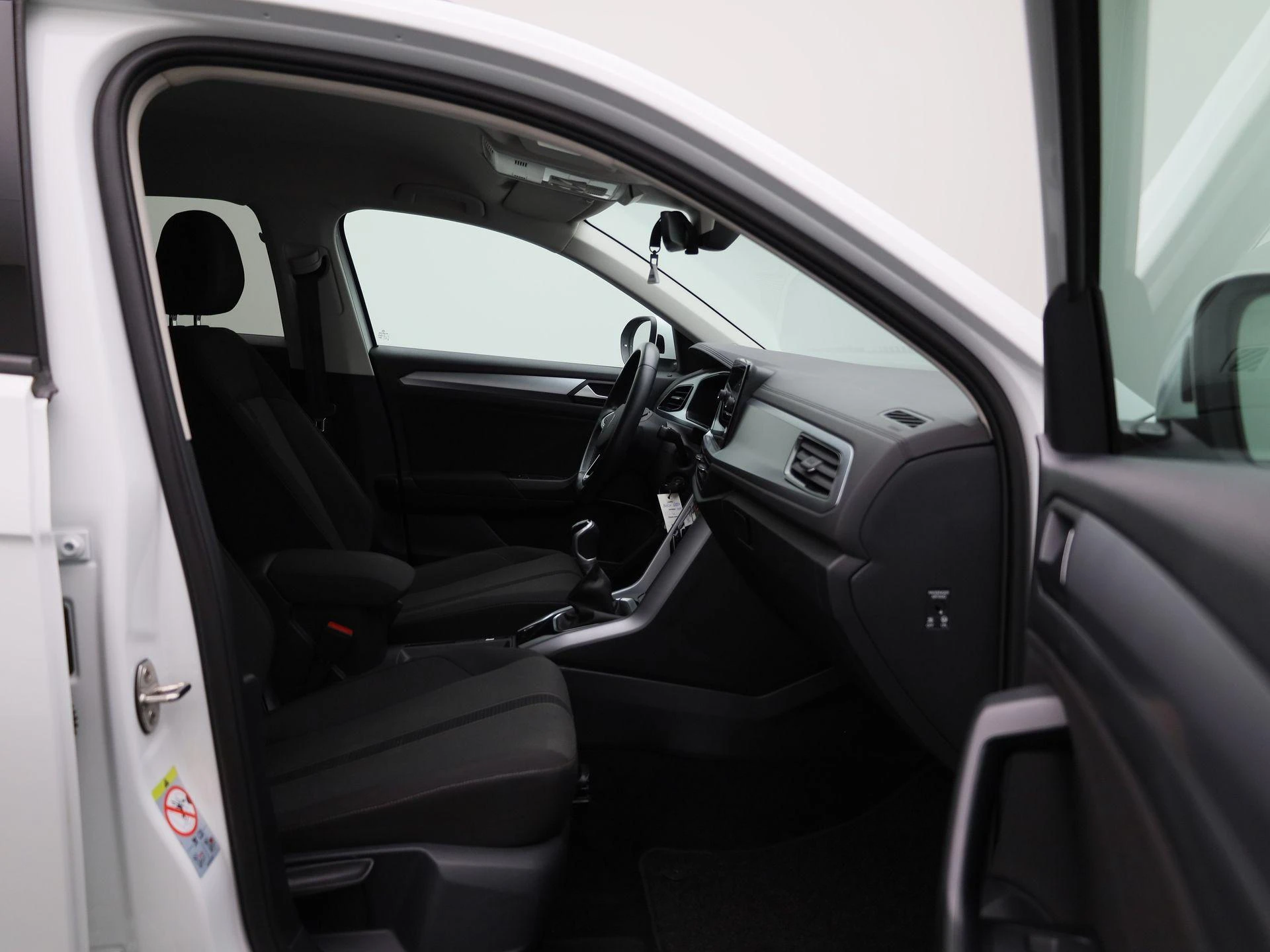 Volkswagen-T-Roc-image-32