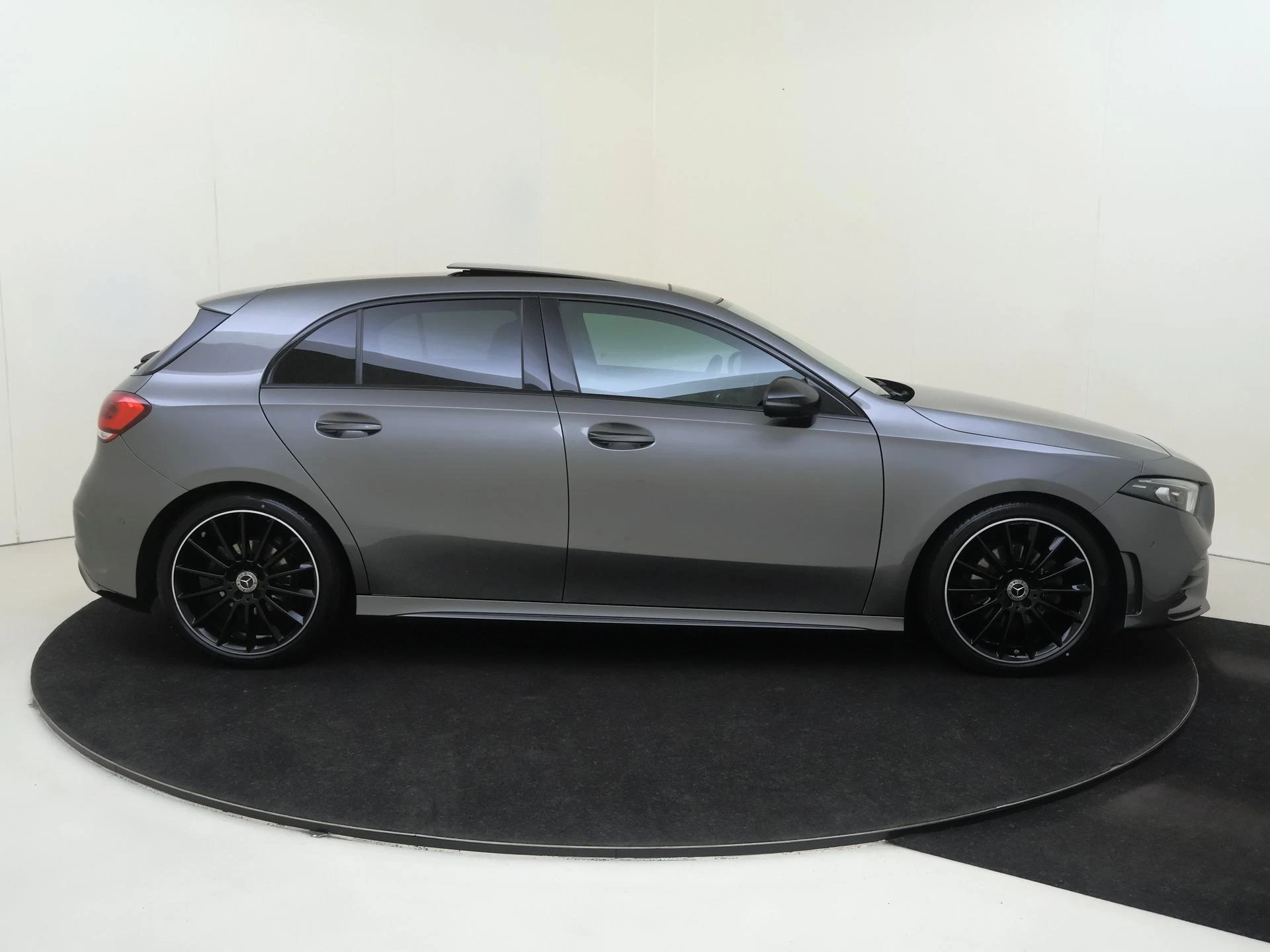 Mercedes-Benz-A-Klasse-image-8