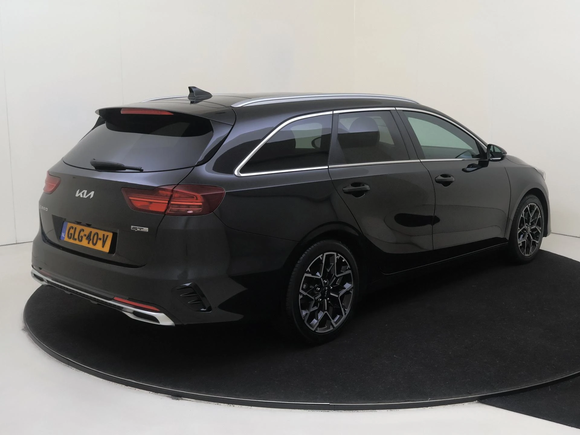 Kia-Ceed Sportswagon-image-3