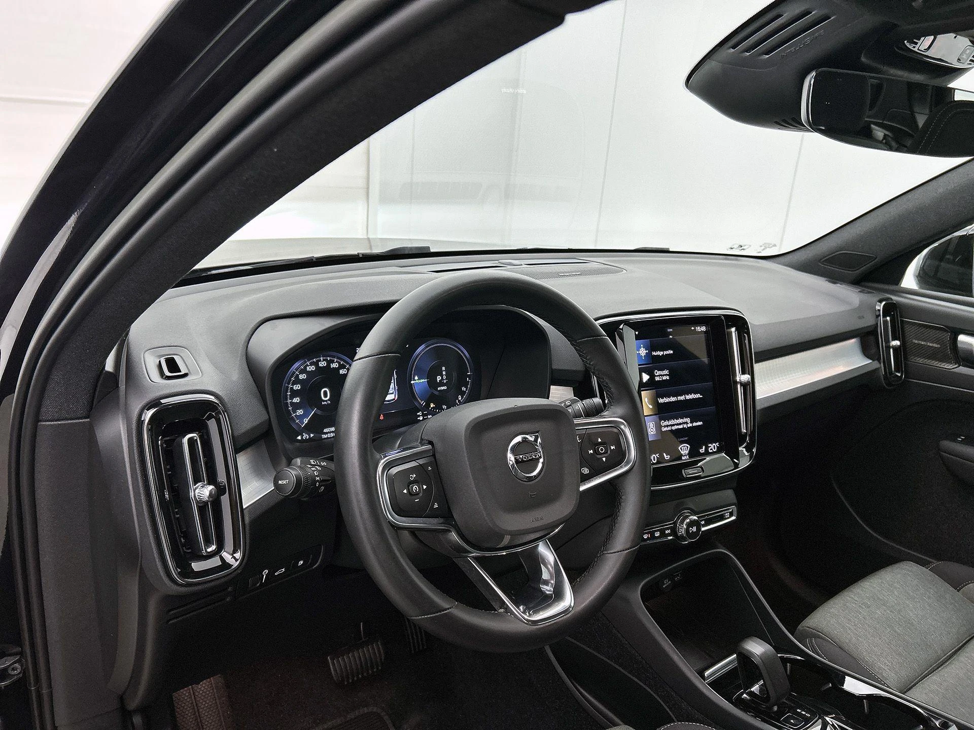 Volvo-XC40-image-20