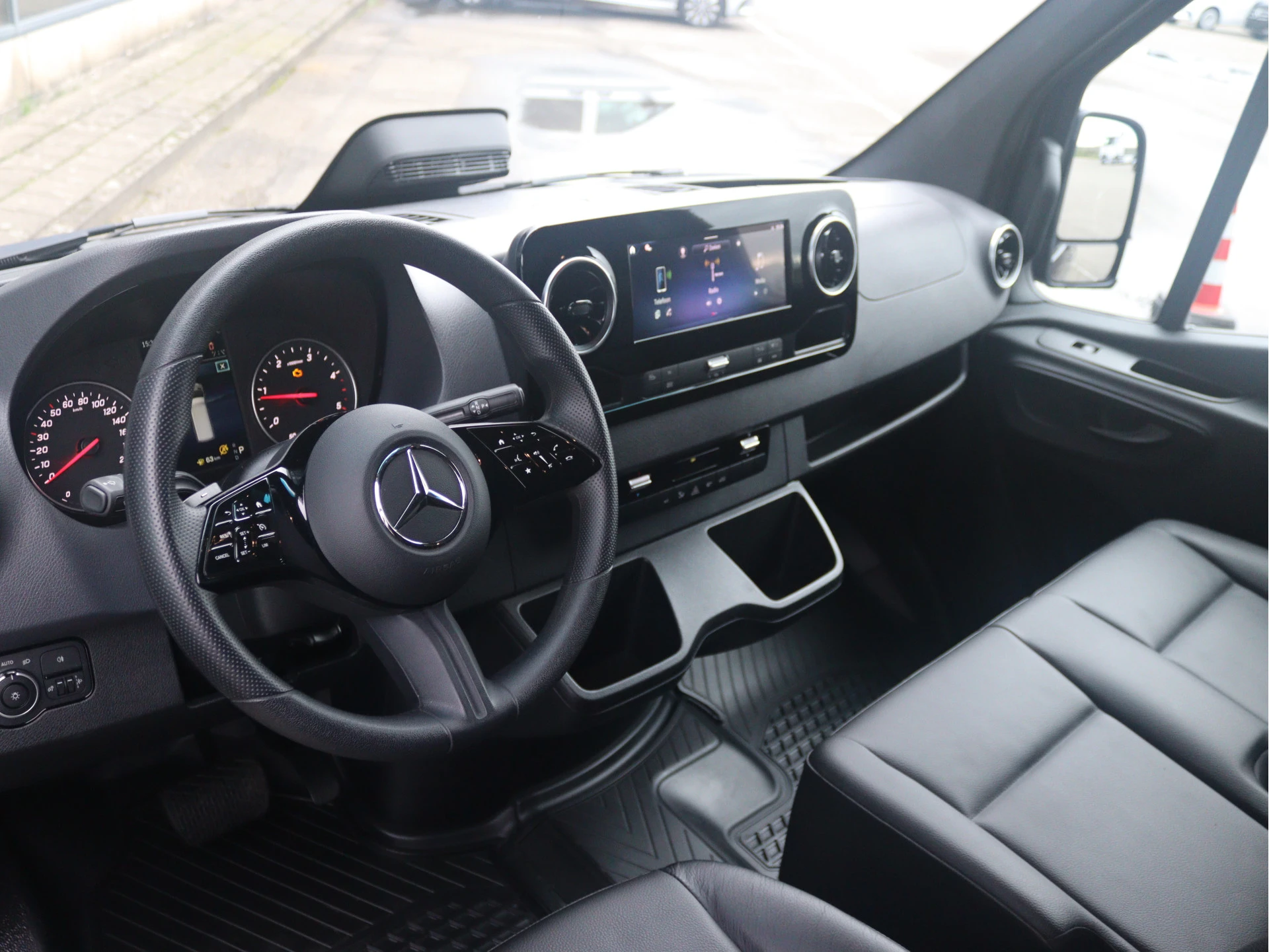 Mercedes-Benz-Sprinter-image-3