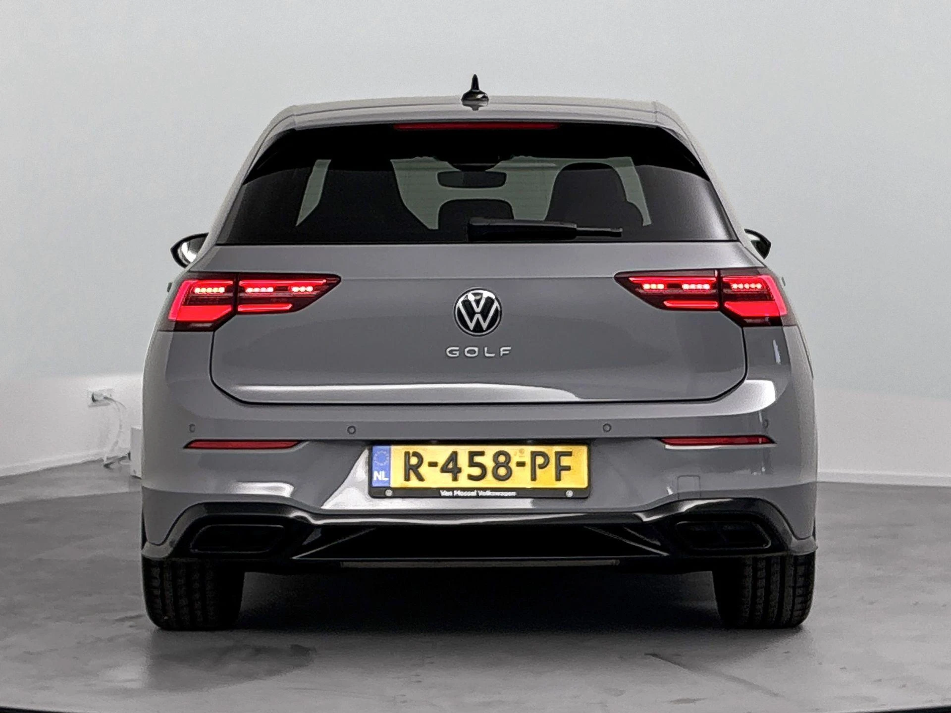 Volkswagen-Golf-image-2
