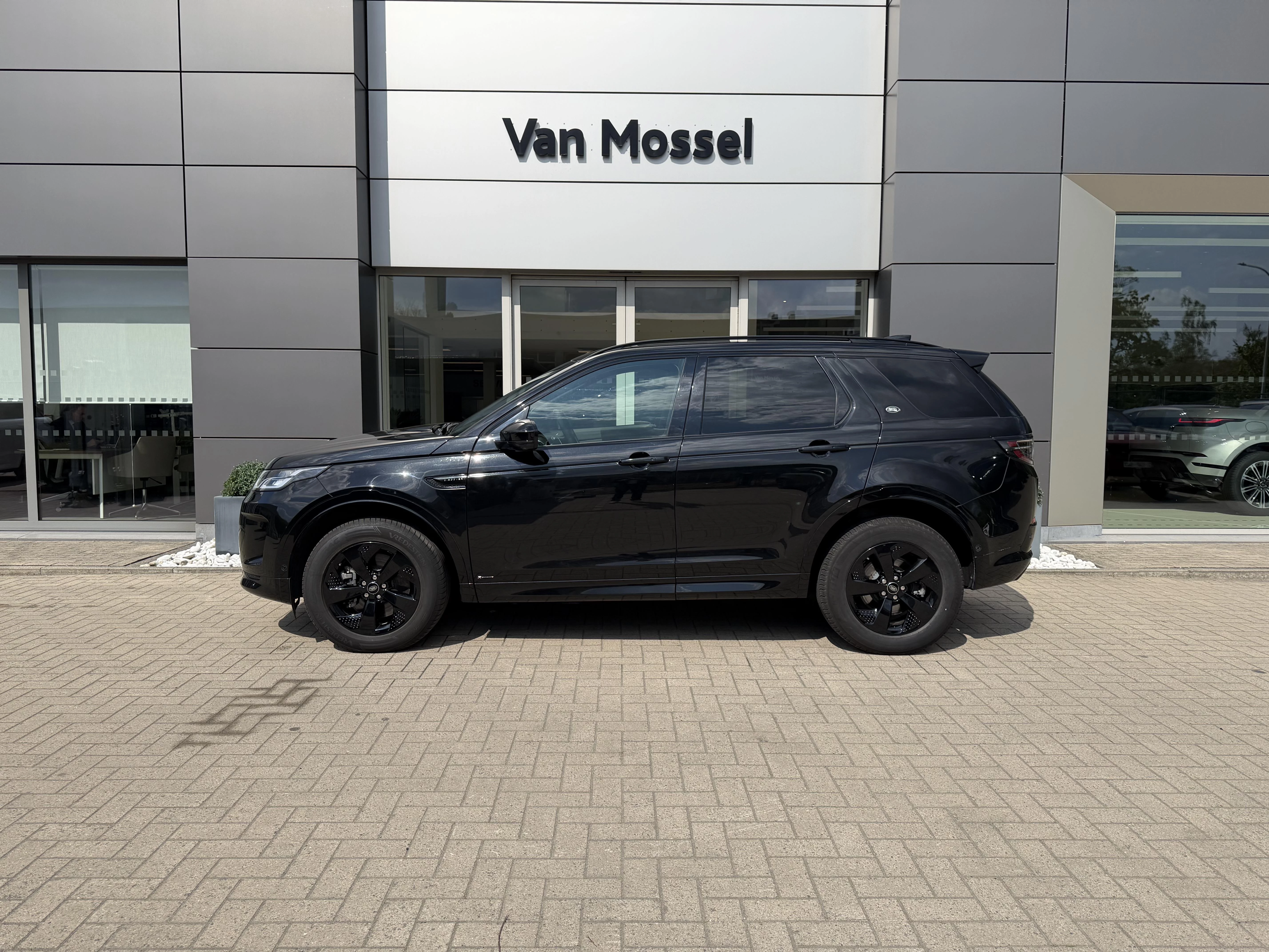 Land Rover-Discovery Sport-image-4