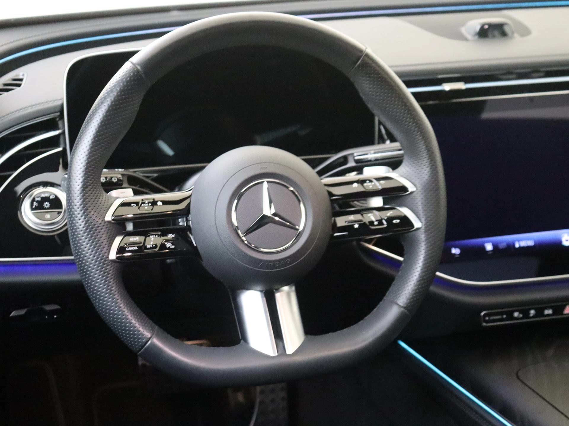Mercedes-Benz-E-Klasse-image-9