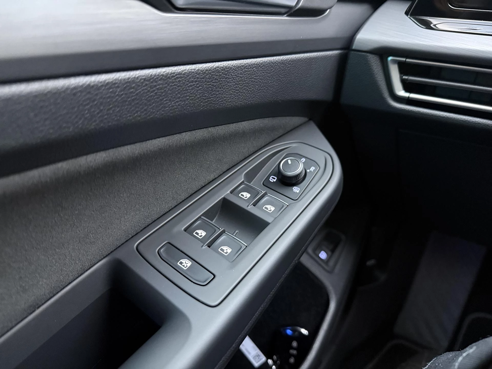Volkswagen-Golf-image-16