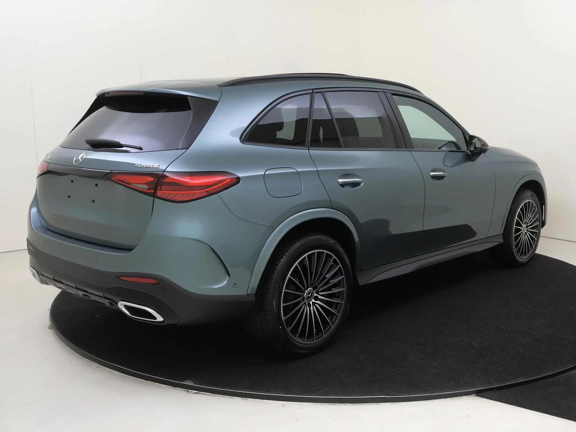 Mercedes-Benz-GLC-image-3