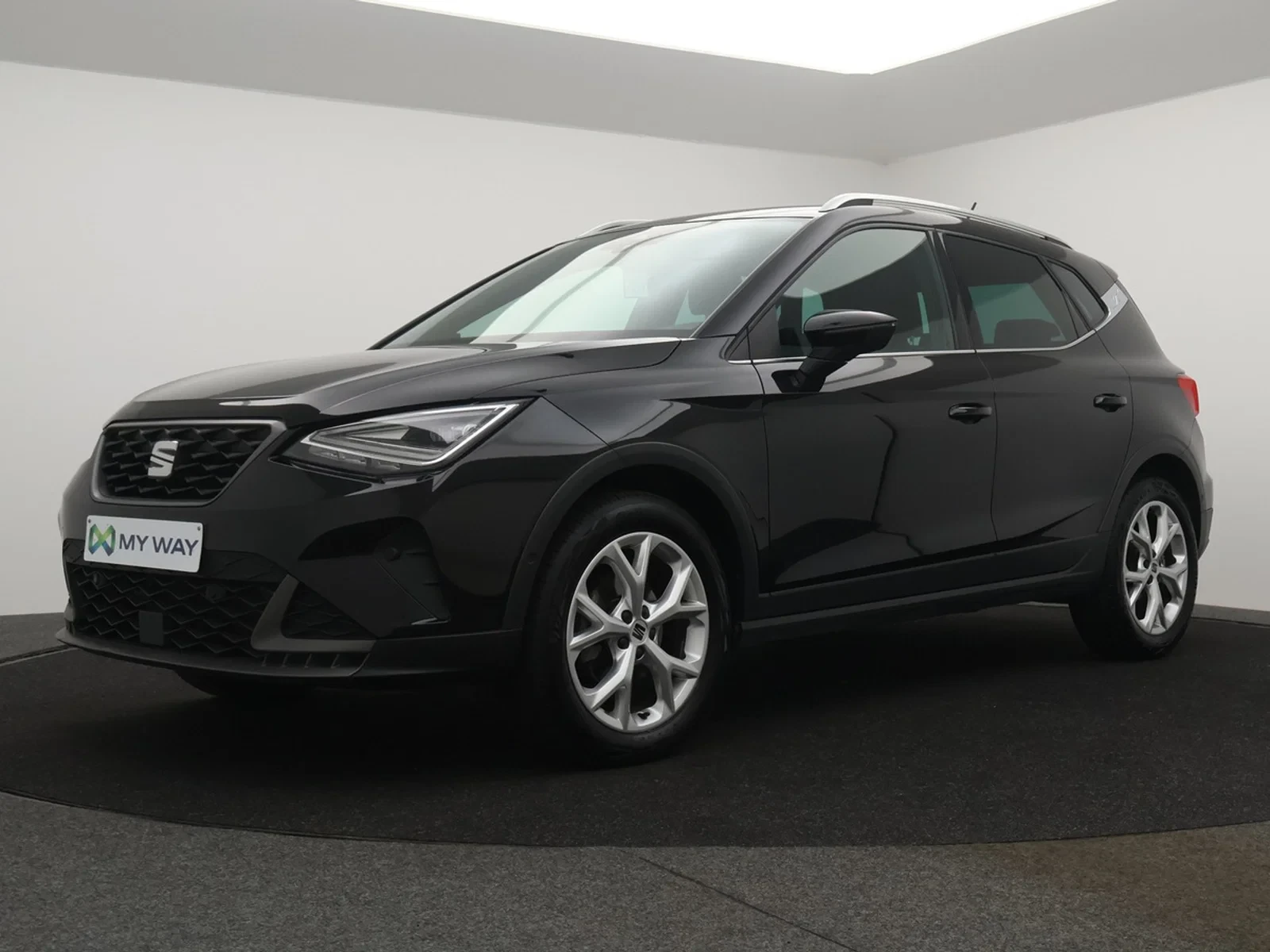 SEAT-Arona-image-0